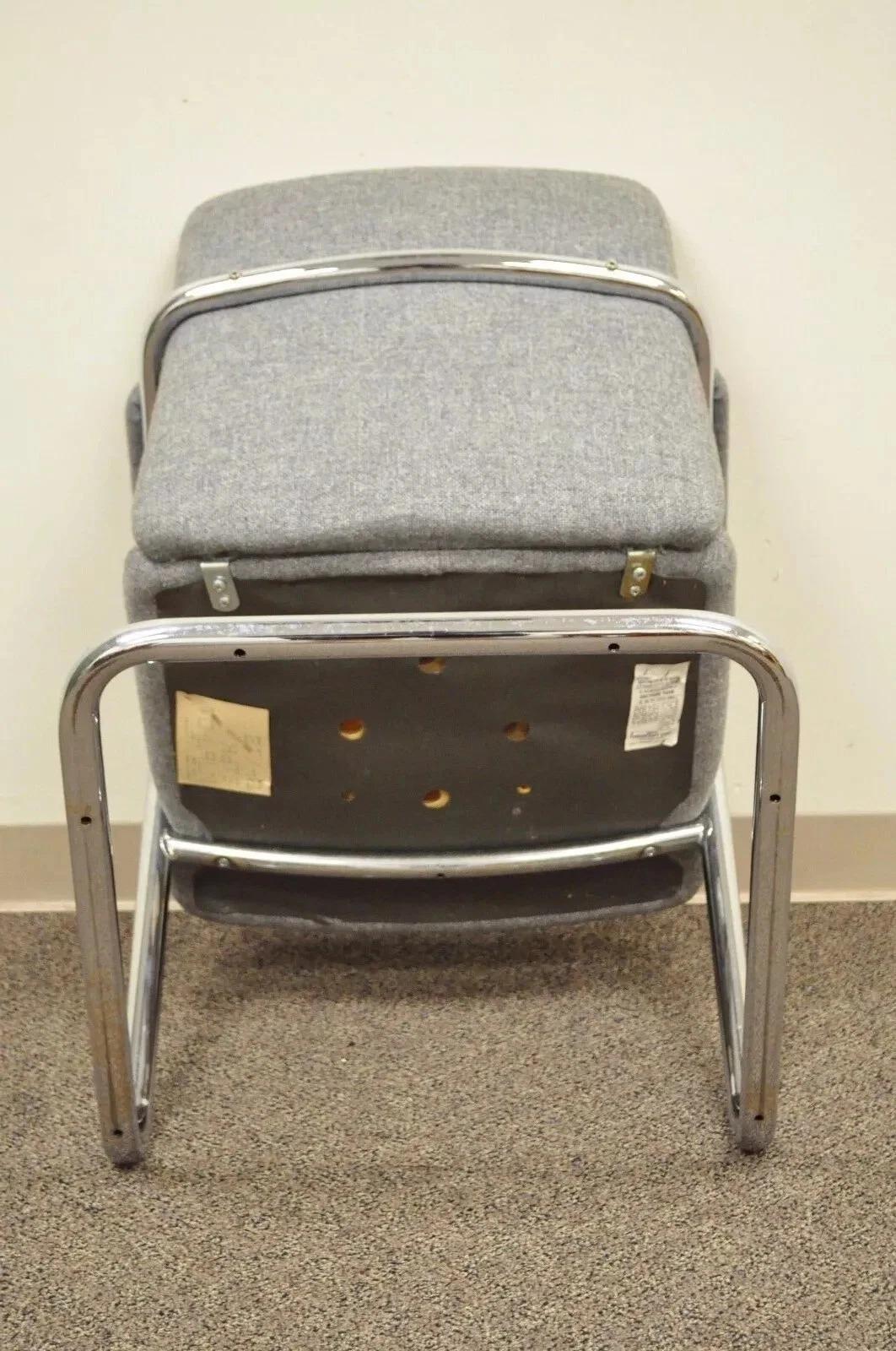 Vintage Chromcraft Mid Century Modern Tubular Chrome Cantilever Lounge Arm Chair en vente 1