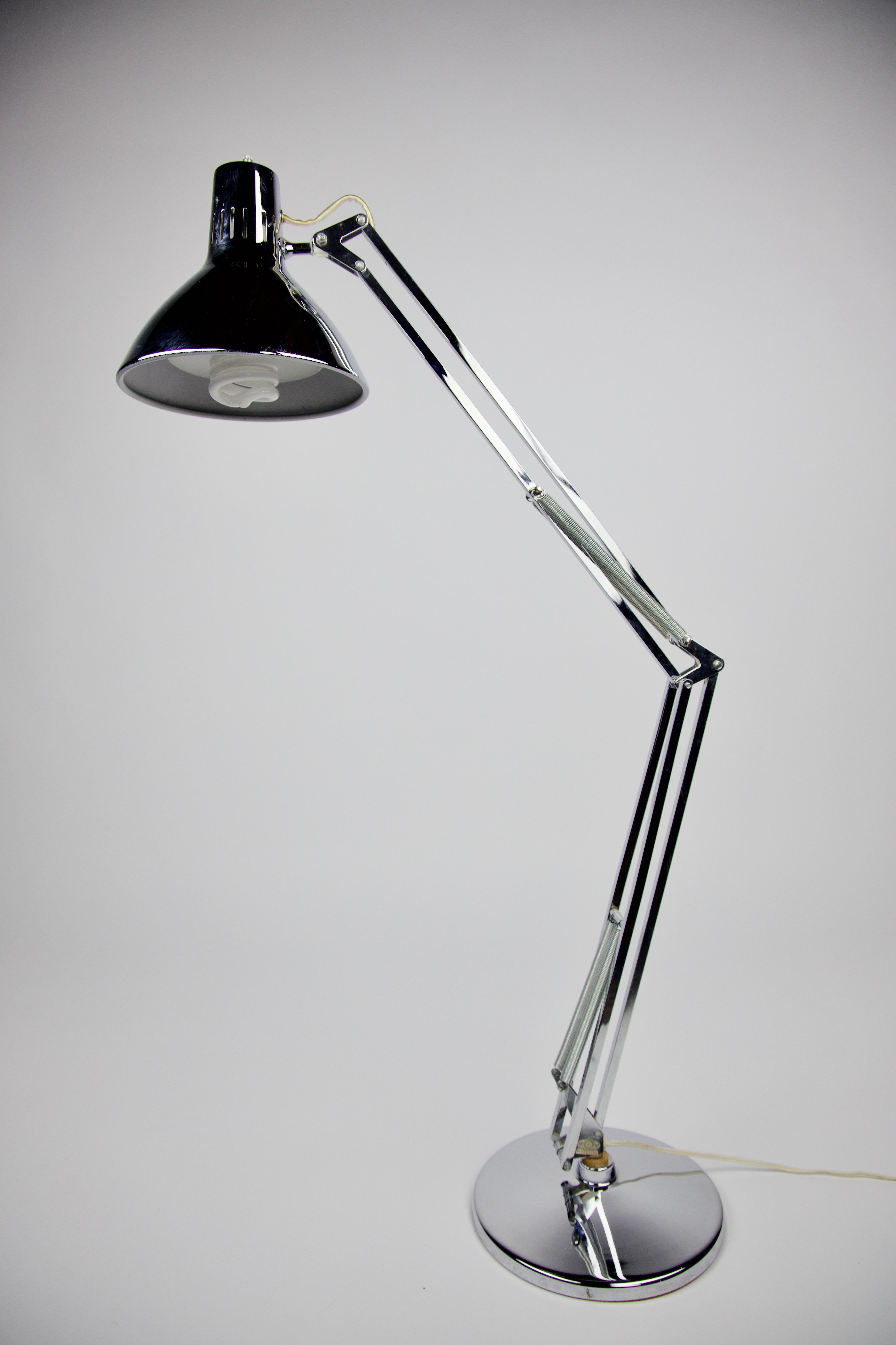 hinged desk lamp