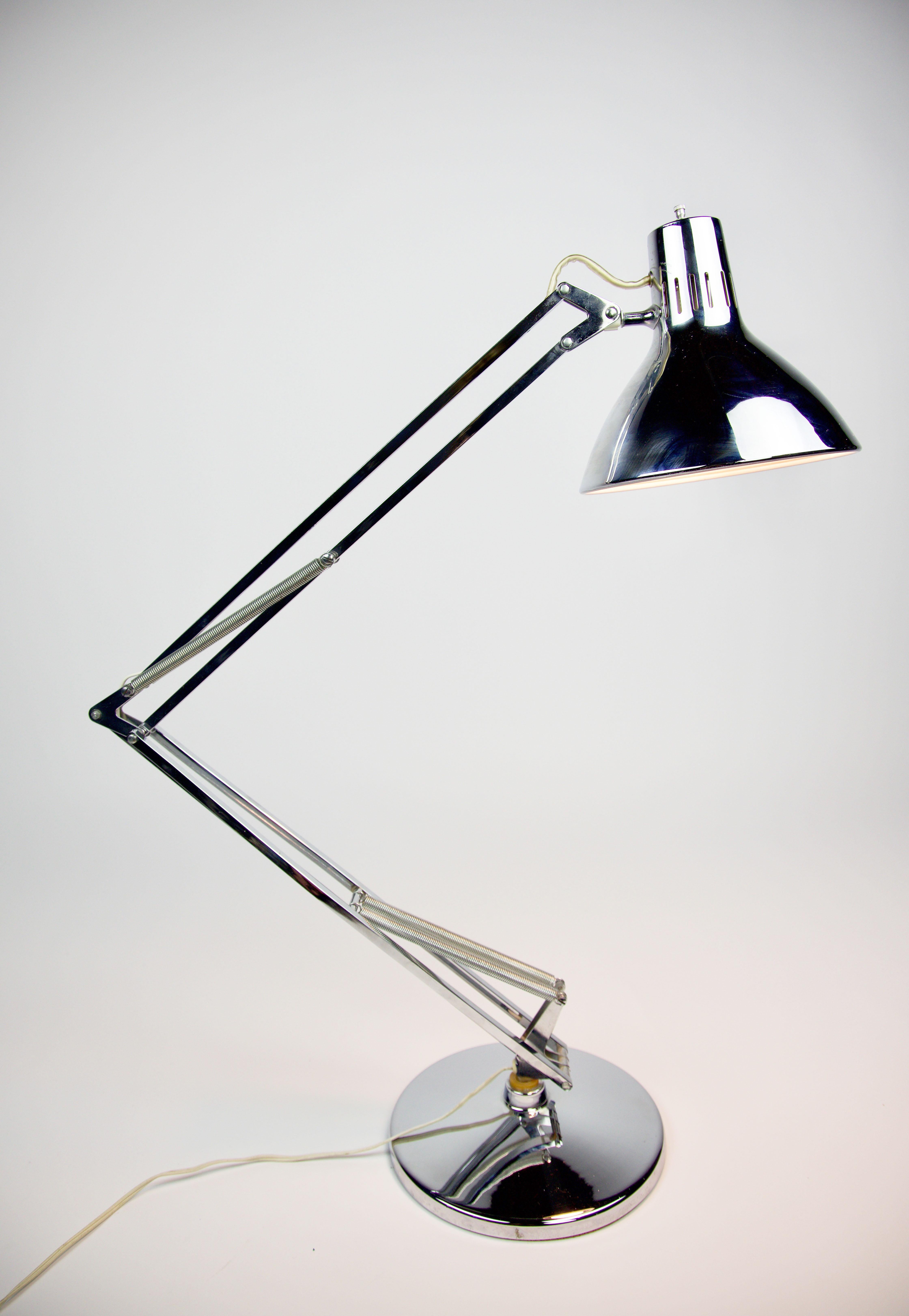 hinged lamp