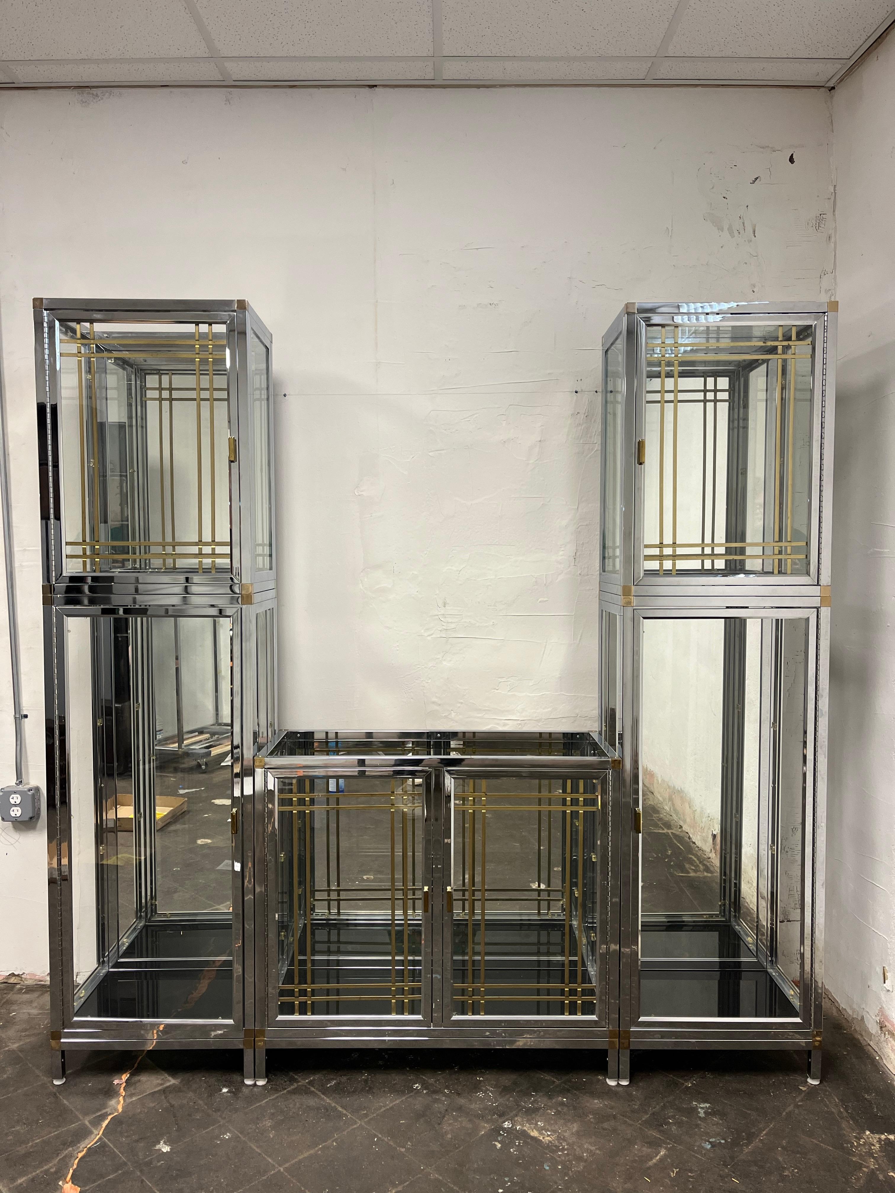 Vintage Modular Chrome and Brass Modular Display Case In Good Condition For Sale In W Allenhurst, NJ