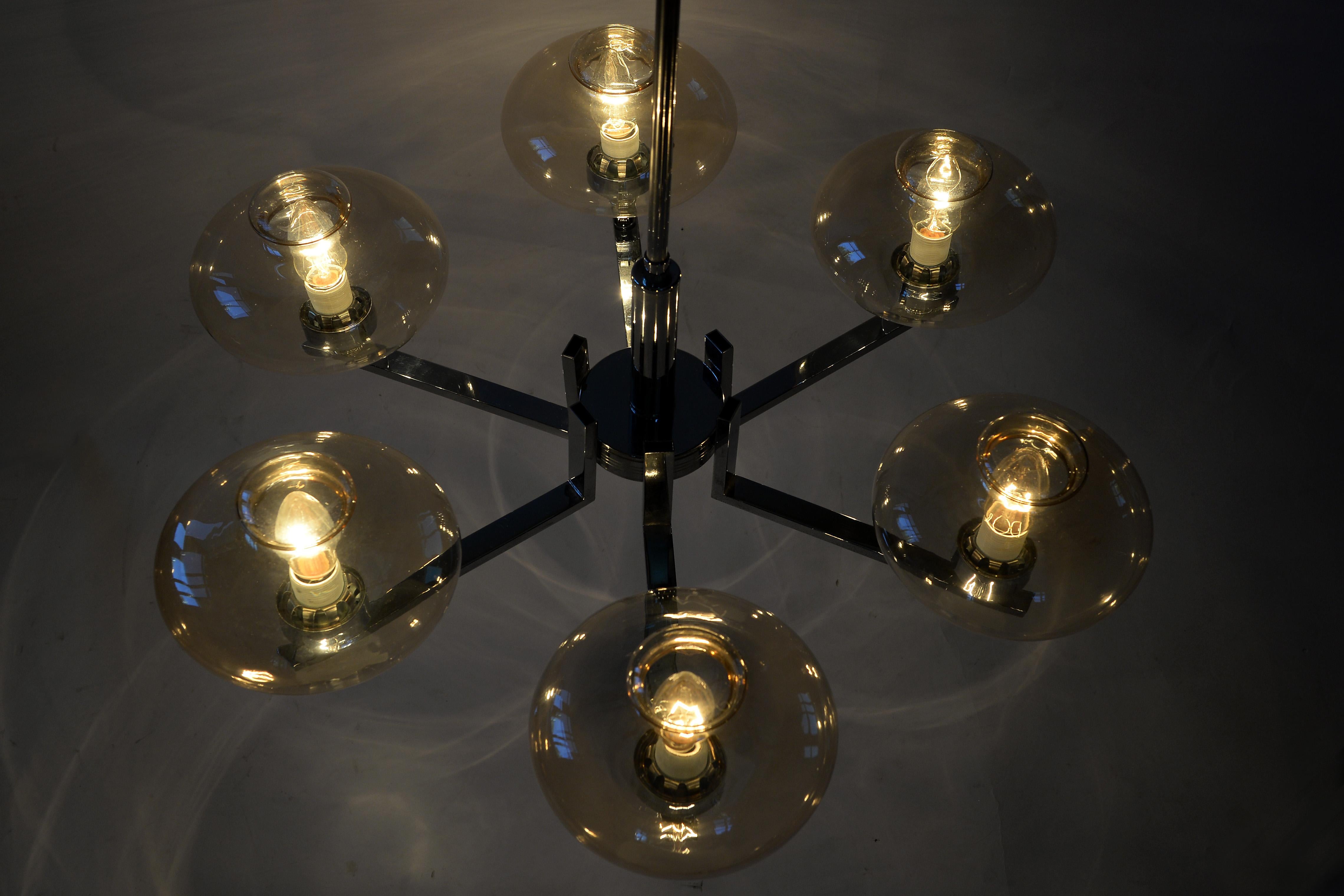 Wonderful midcentury chrome chandelier with 6 gold smoked glass globes.

The design of the glasses is very much in the style of the Holger Johansson chandeliers.

The chandelier is completely rewired with new sockets and tested.

Works with