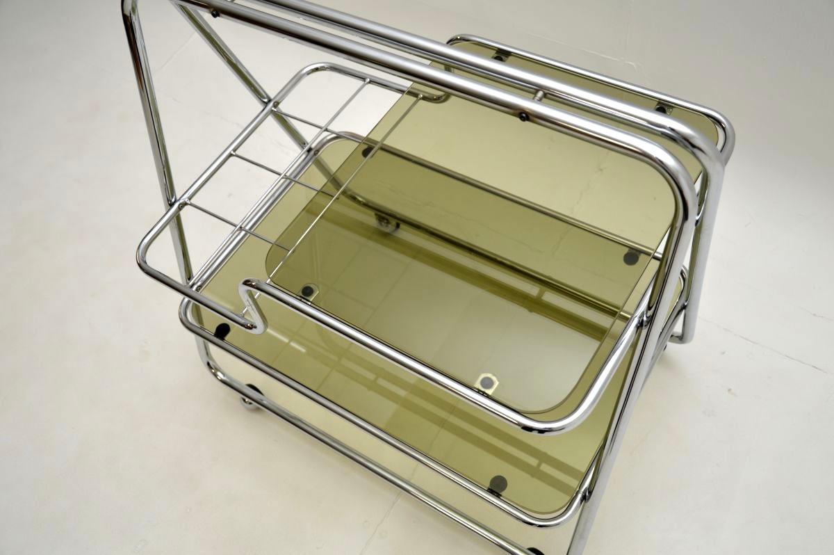 Fin du 20e siècle Chariot à boissons vintage en chrome et verre en vente