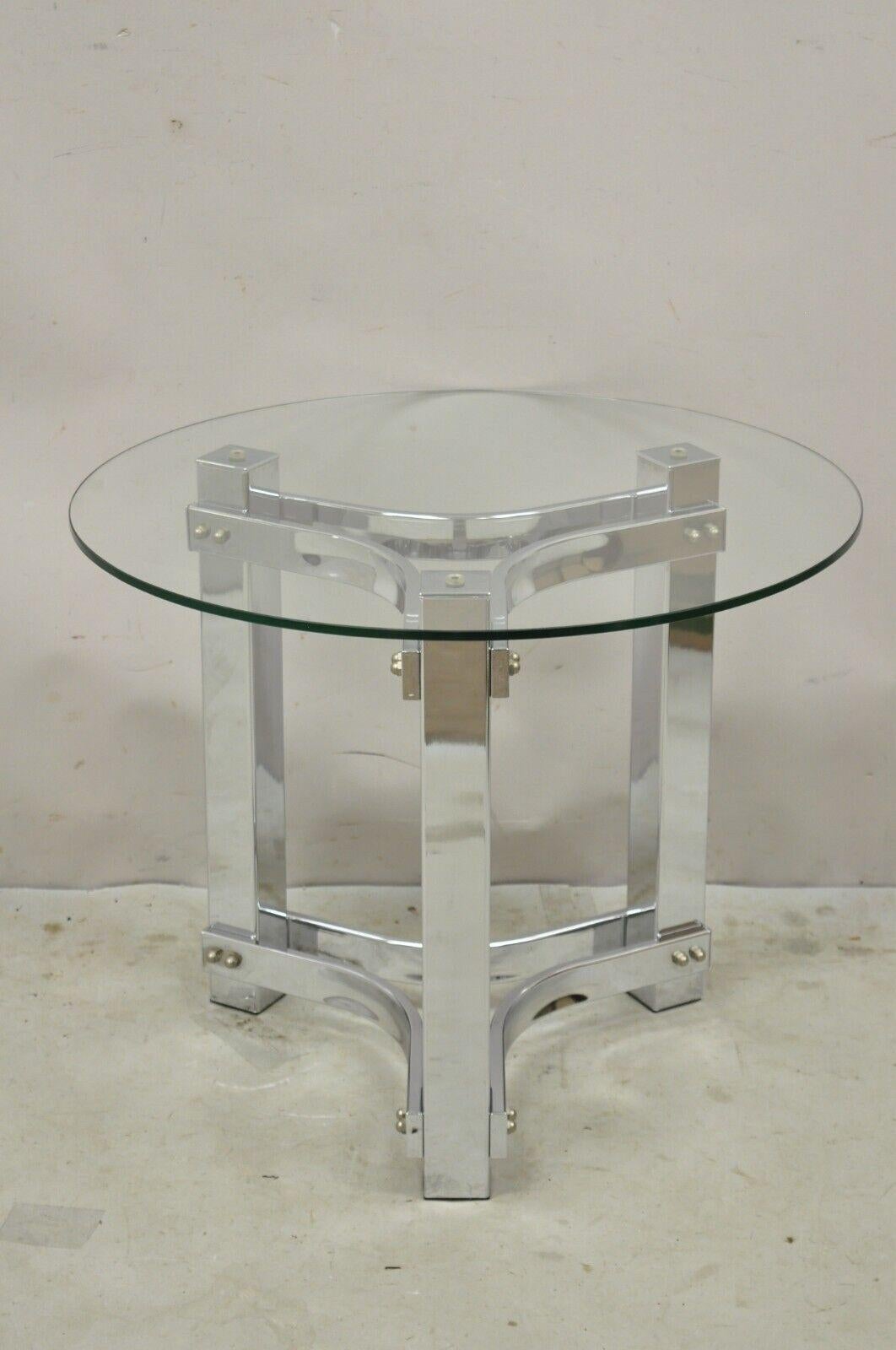 Table d'appoint ronde en chrome et verre mi-siècle moderne de l'ère spatiale en vente 4