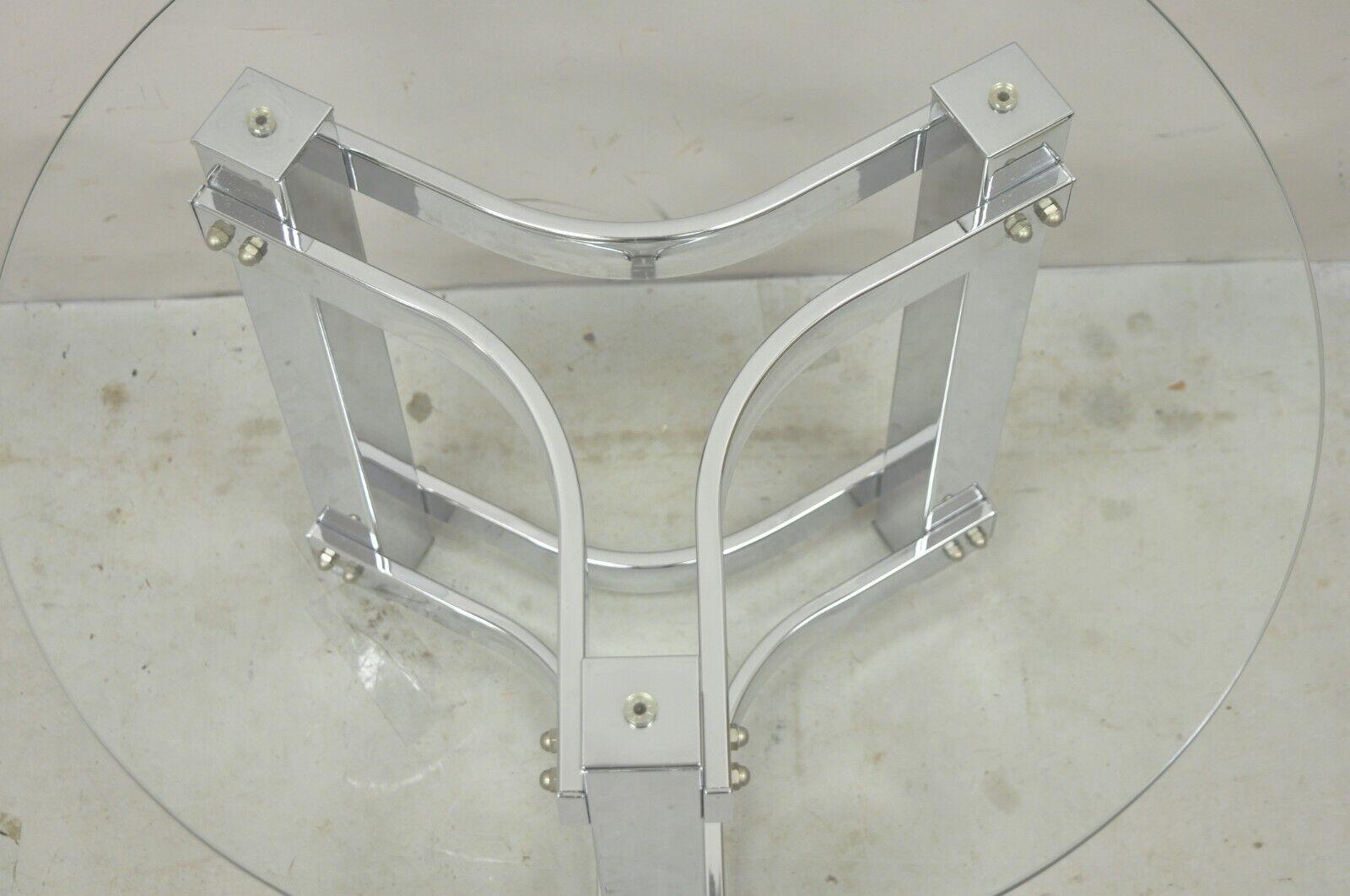 Mid-Century Modern Table d'appoint ronde en chrome et verre mi-siècle moderne de l'ère spatiale en vente