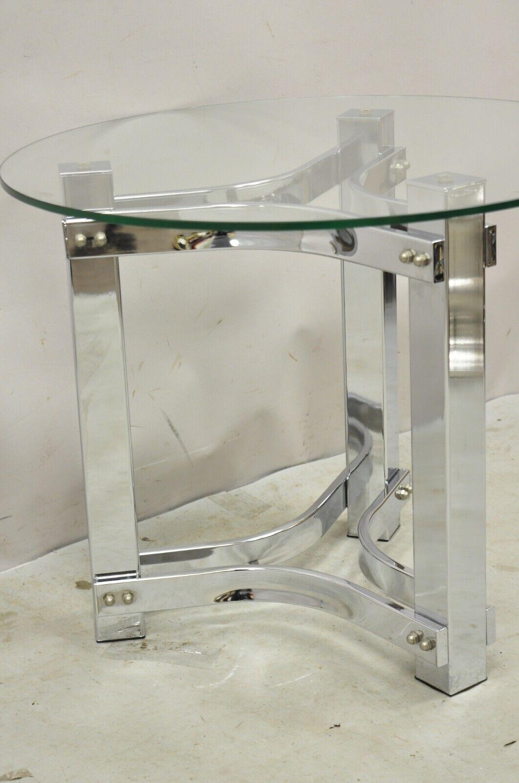 Vintage Chrome and Glass Mid Century Modern Space Age Round Accent Side Table In Good Condition For Sale In Philadelphia, PA