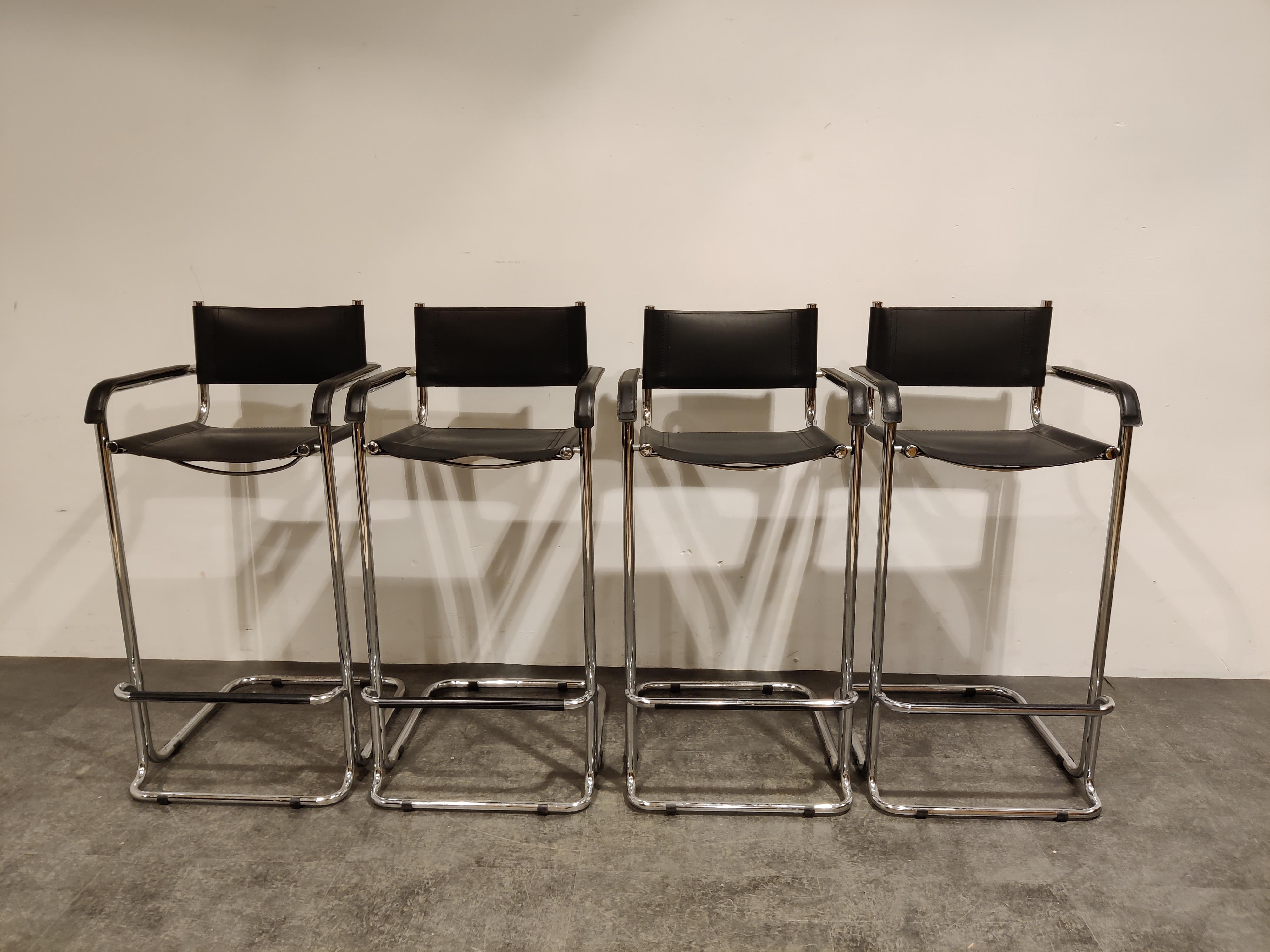 Marcel breuer/Mart Stam inspired Bauhaus design bar stools with a tubular chrome frame and black sling leather seats, armrests and backrests.

Nice cantilevered design, typical for the bauhaus era.

1970s - Italy

The stools are in good