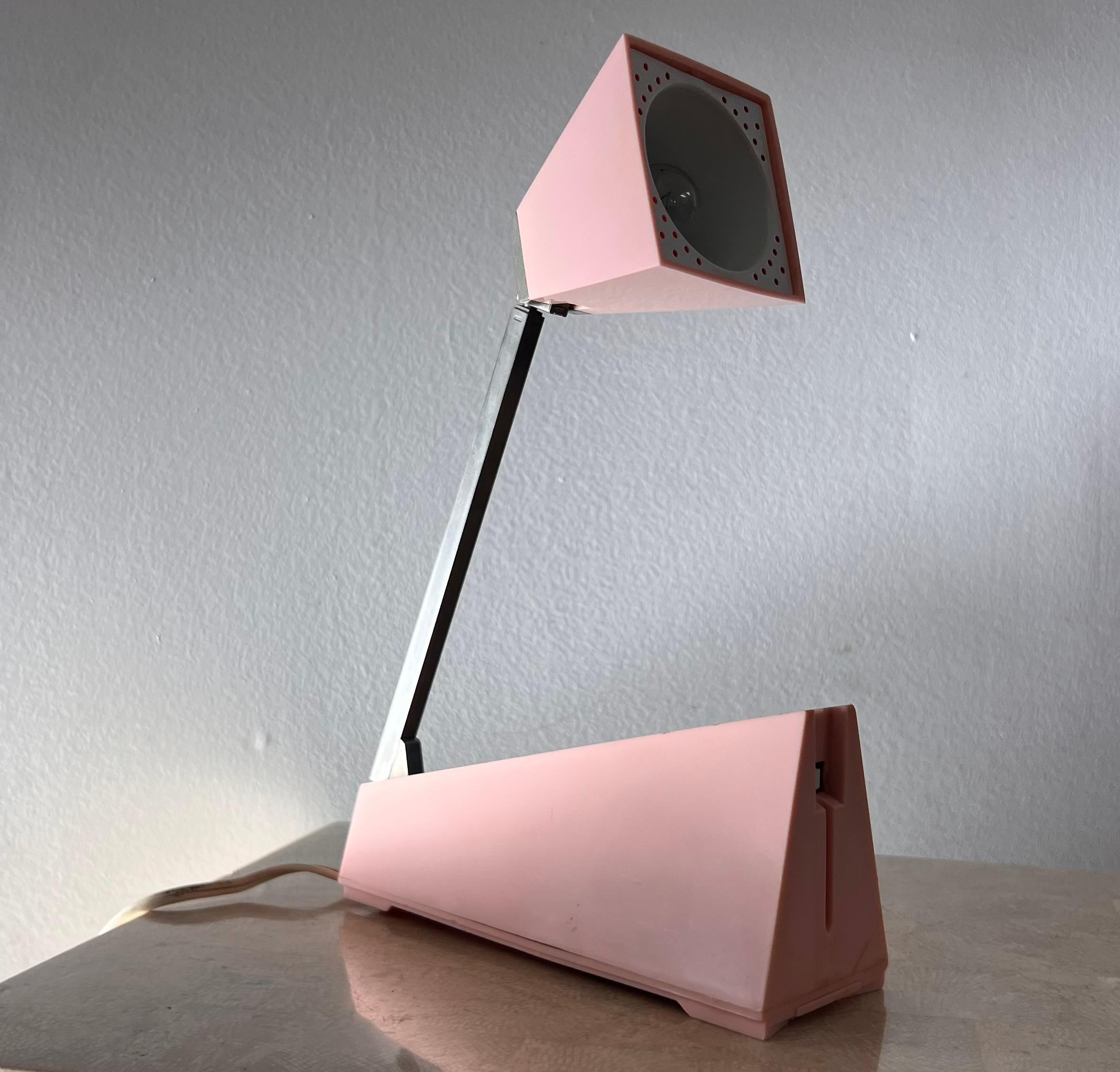 Lampette lampe de bureau vintage chromée et rose par Koch, 1964 en vente 4