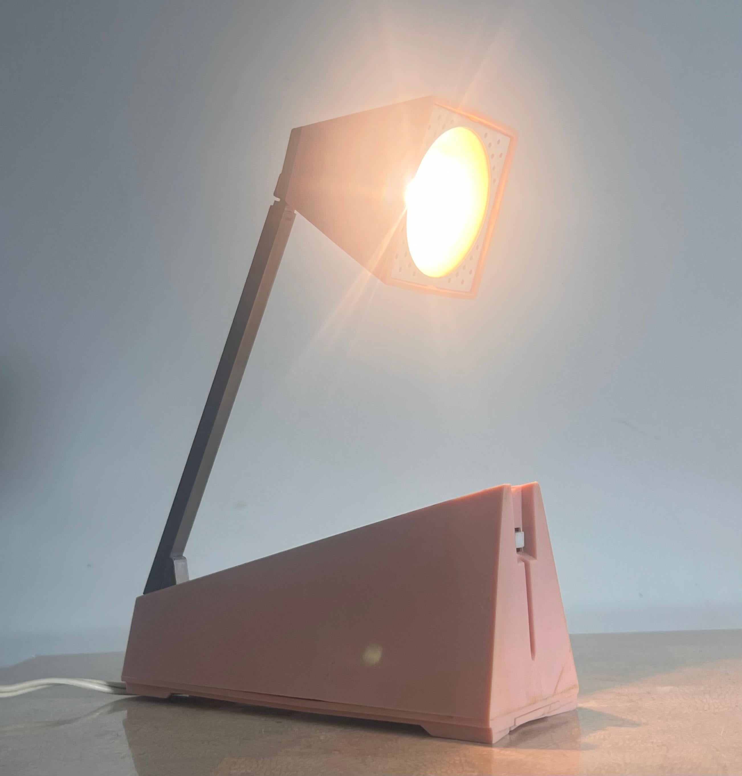 Lampette lampe de bureau vintage chromée et rose par Koch, 1964 en vente 7
