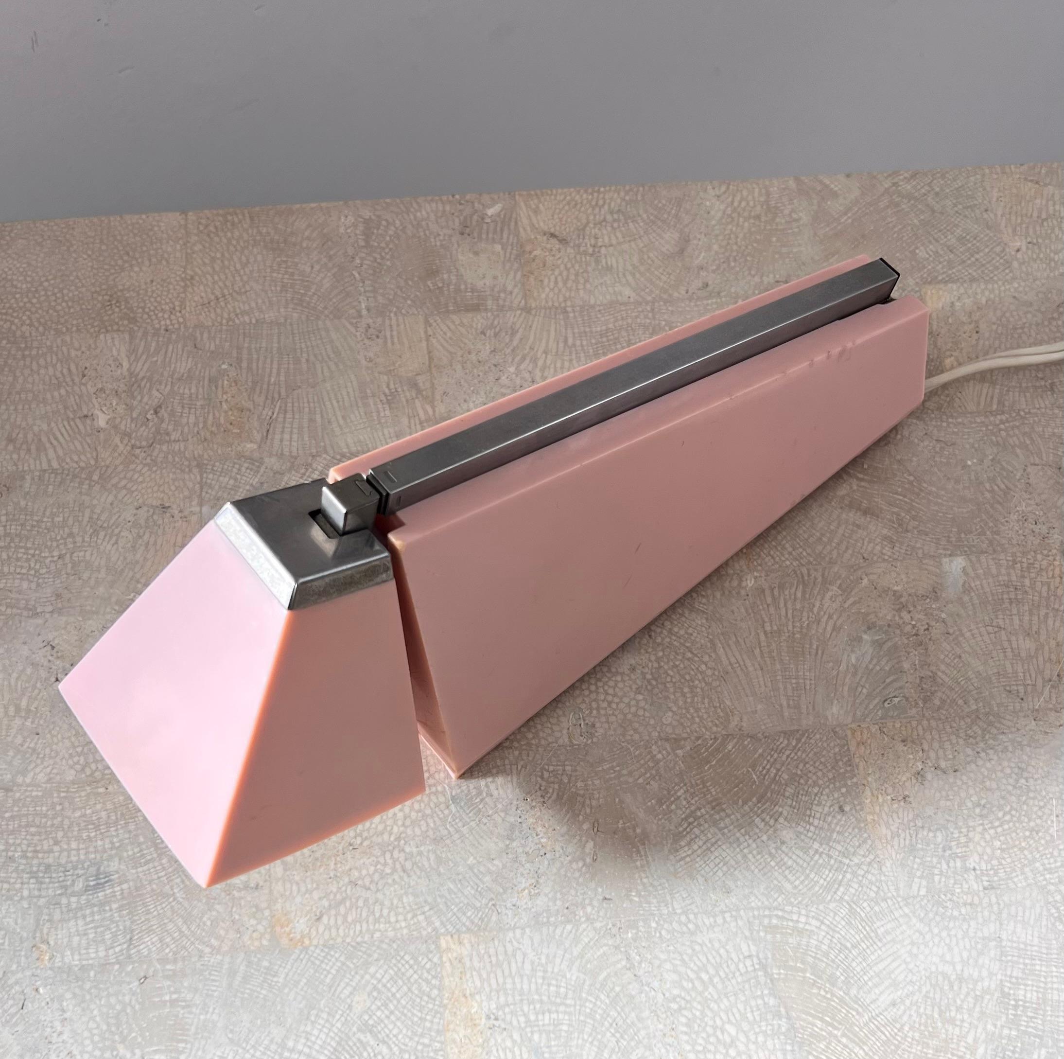 Lampette lampe de bureau vintage chromée et rose par Koch, 1964 en vente 13