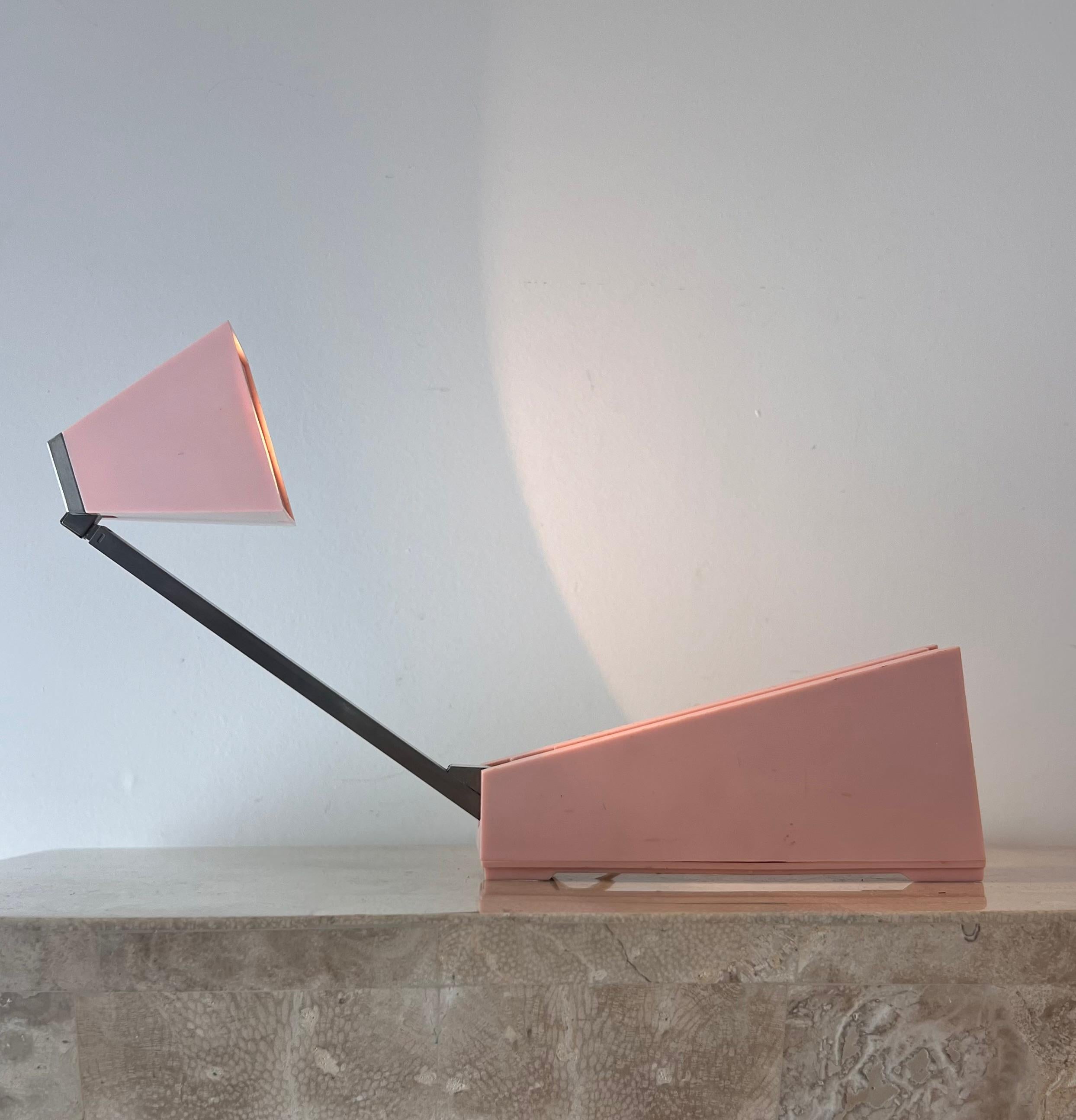 Lampette lampe de bureau vintage chromée et rose par Koch, 1964 en vente 2