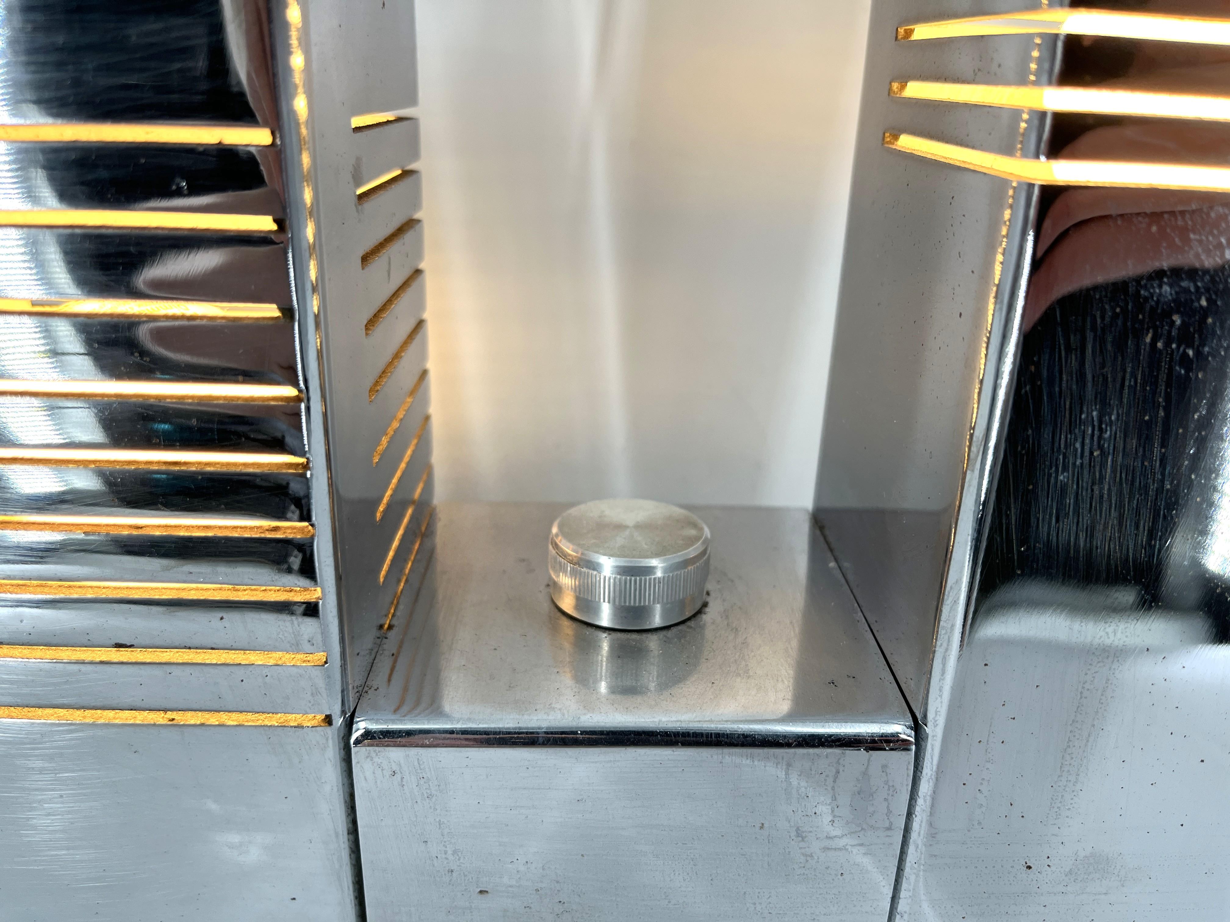 Lámpara de sobremesa vintage de cromo y plexiglás, atribuida a Gaetano Missaglia, años 70 en venta 2