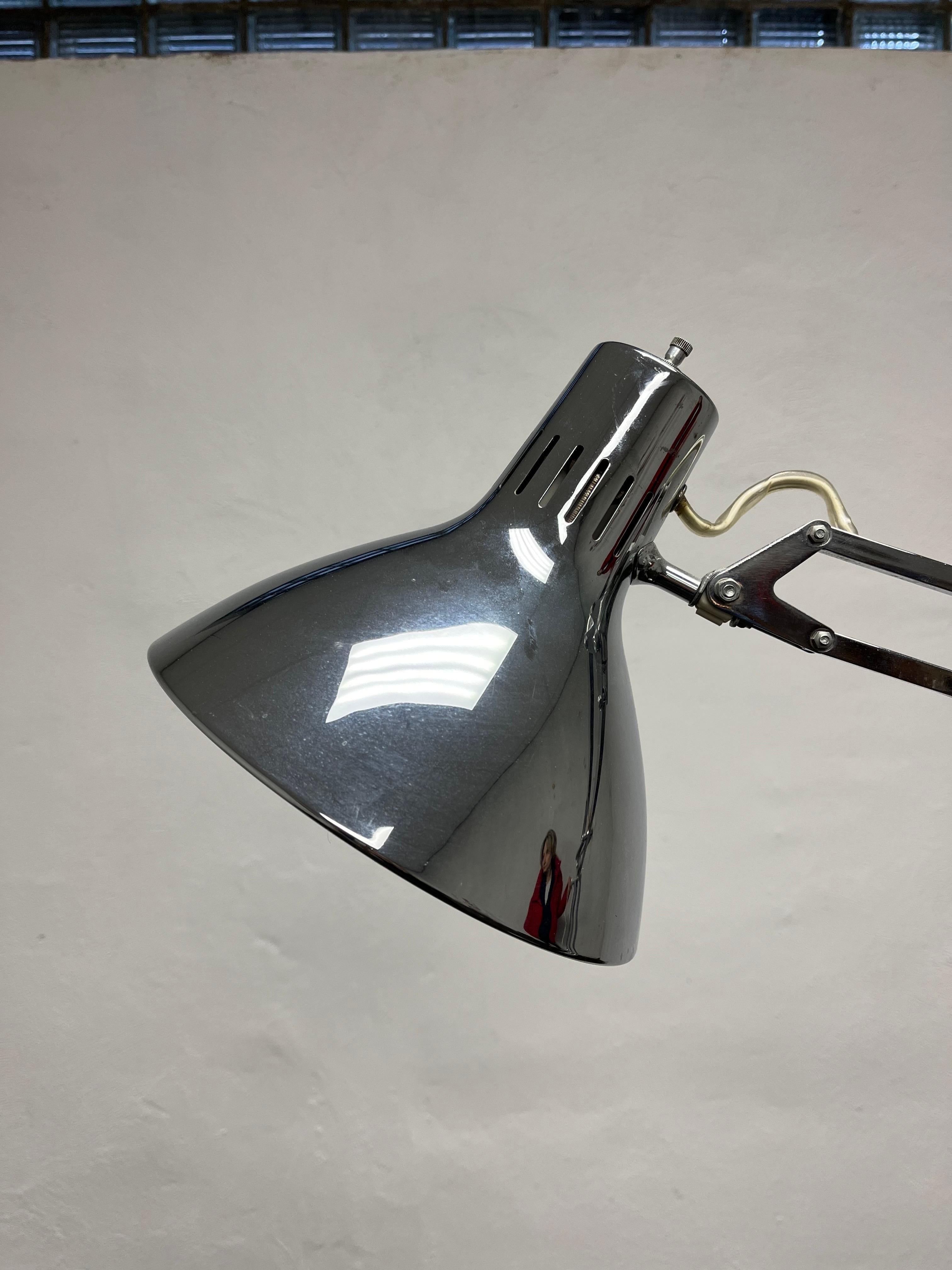 This is a beautiful chrome floor lamp designed by Jac Jacobsen circa 1960. The fixture retains excellent bright surfaces and perfect adjustment function. Nice contrasting base in aluminum.
Curbside to NYC/Philly $300