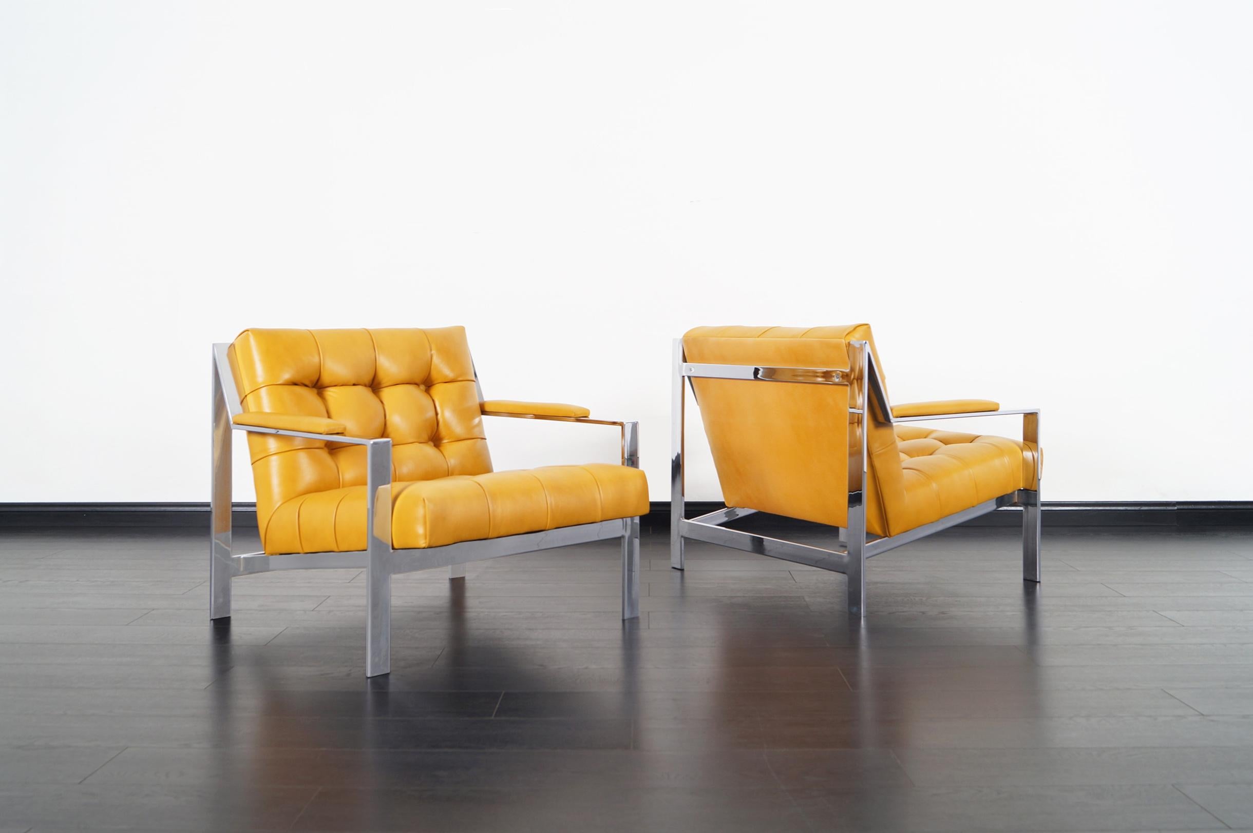 Stunning pair of vintage chrome lounge chairs designed by Cy Mann manufactured in the United States, circa 1970s. Features a fully chromed frame that stands out for its elegant architecture and sleek design. These chairs are really comfortable