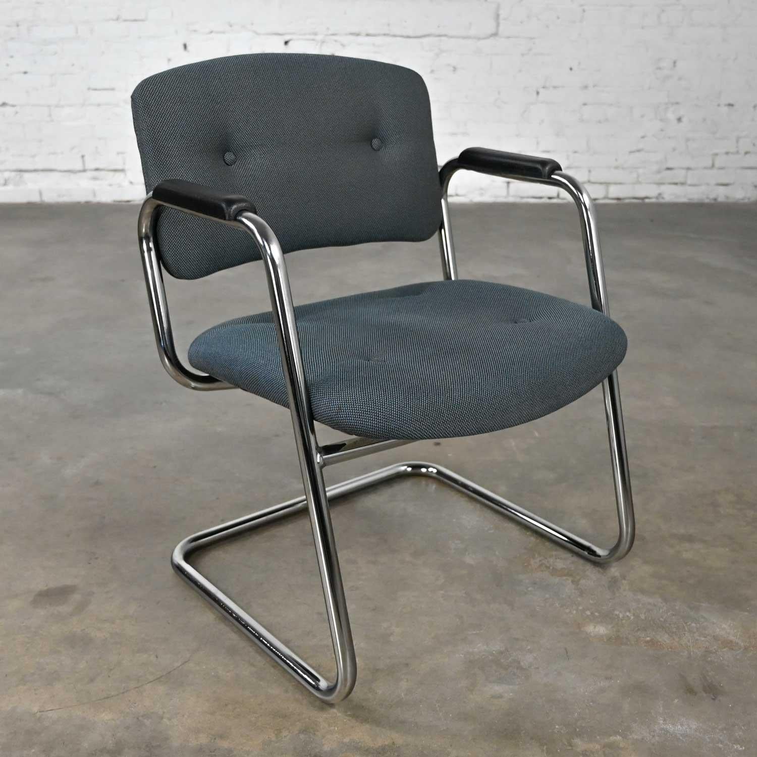 Chaises en porte-à-faux chromées vintage United Chair Co Style Steelcase vendues séparément en vente 7