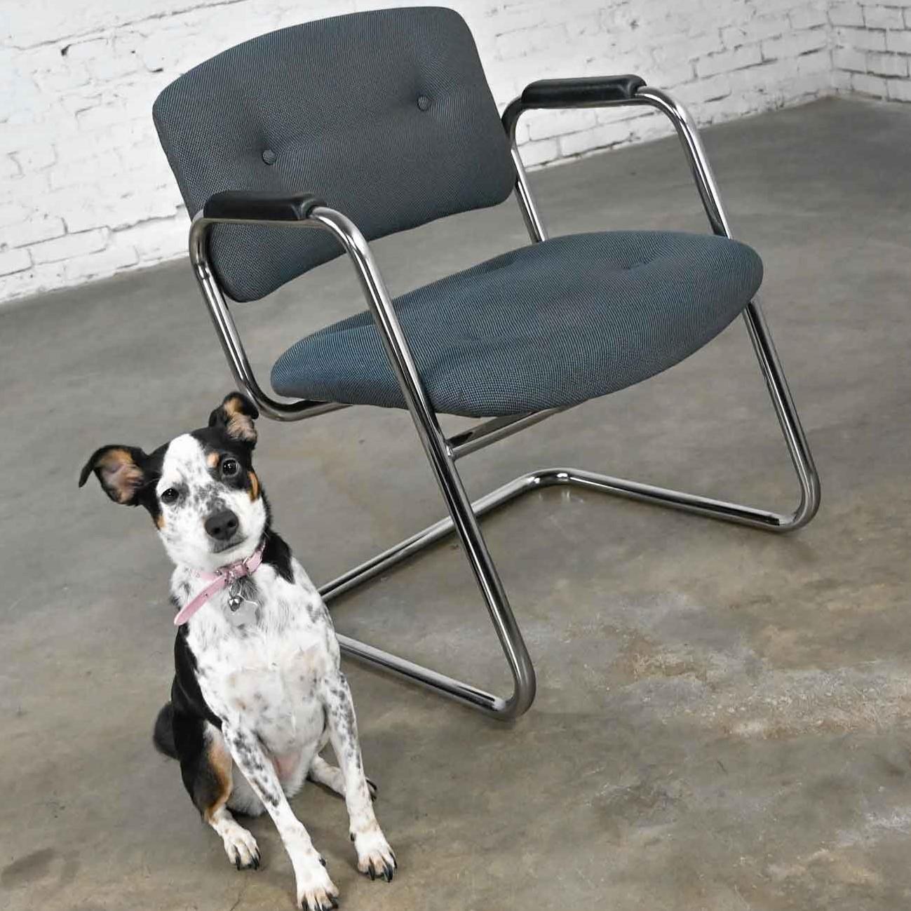 Verchrome Freischwingende Stühle United Chair Co Stil Stahlregal verkauft separat (20. Jahrhundert) im Angebot