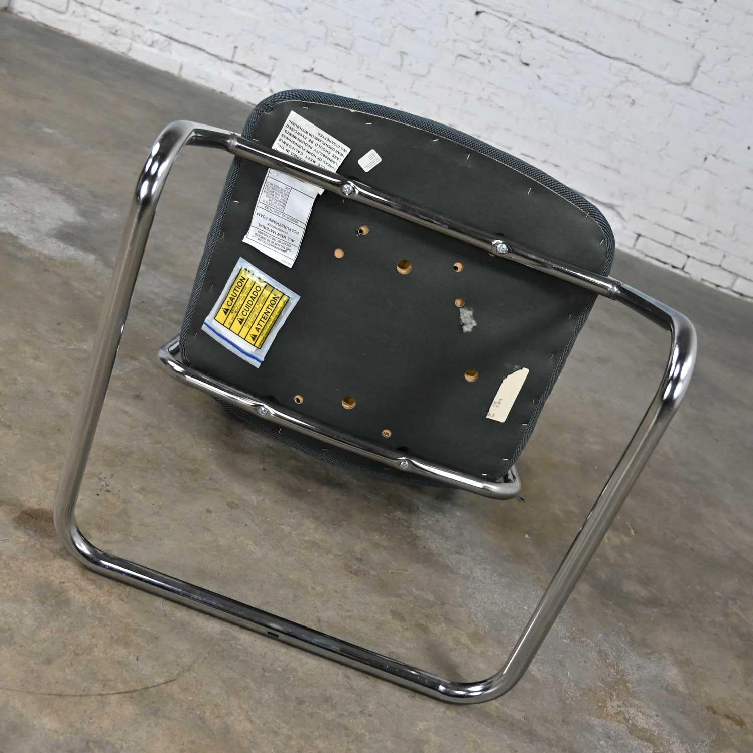 Chaises en porte-à-faux chromées vintage United Chair Co Style Steelcase vendues séparément en vente 1