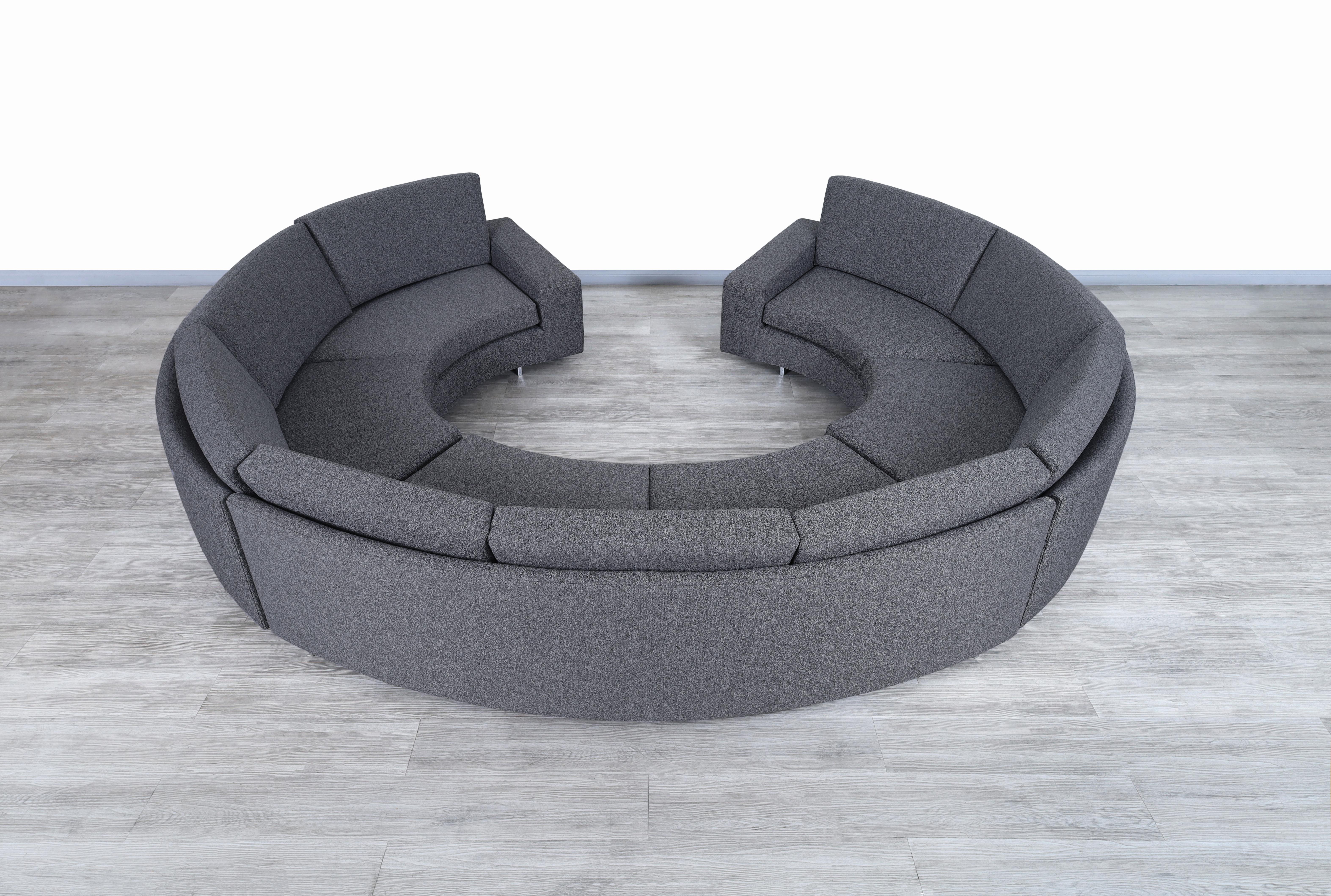 Canapé circulaire sectionnel chromé vintage dans le style de Milo Baughman en vente 2
