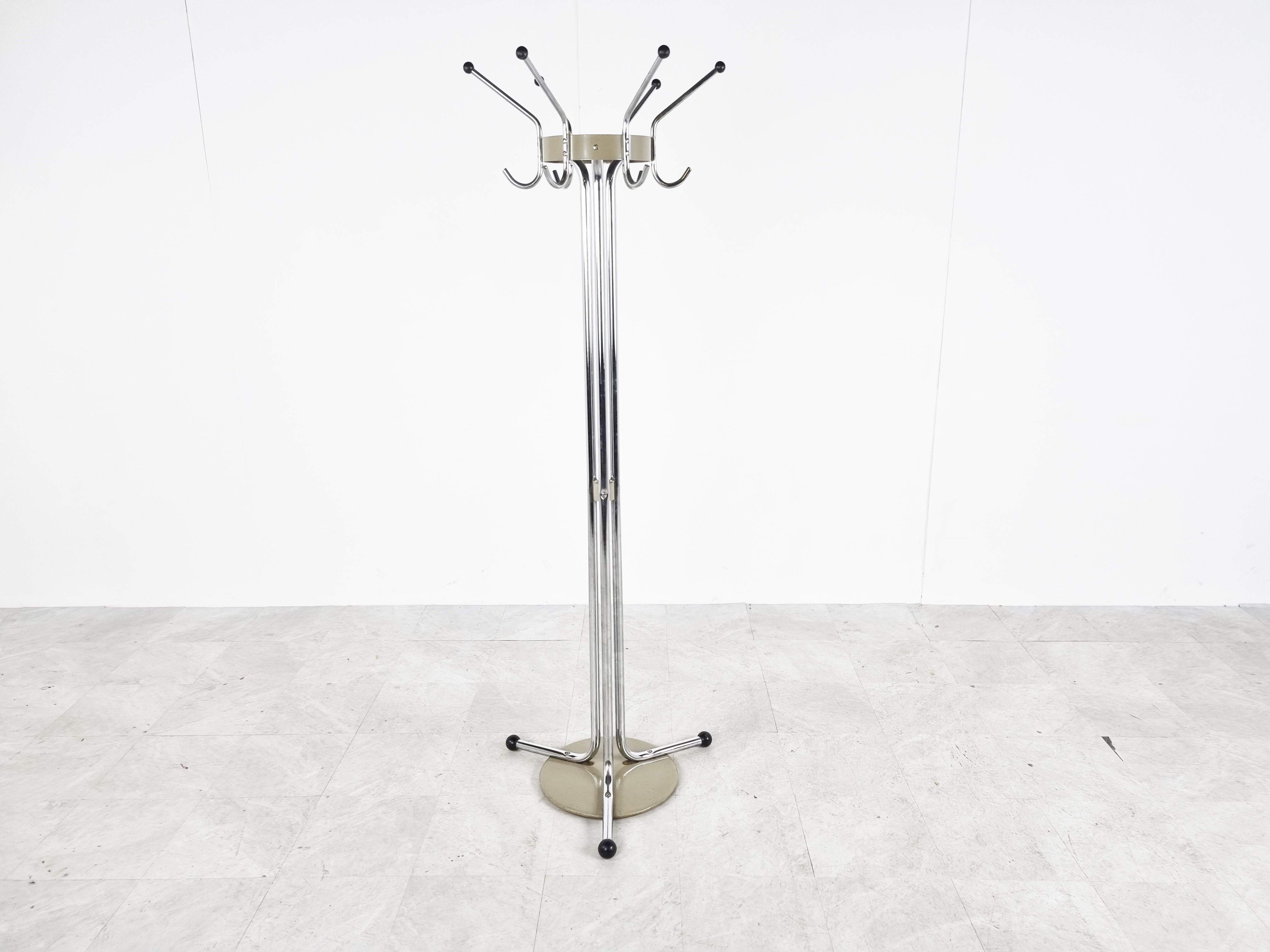 Vintage chromed steel coat stand designed by Willy Van Der Meeren for Tubax. - Model 022

These where widely used in offices and for the Belgian army. 

1970s - Belgium

Good condition with age related wear.

Dimensions:
Height: