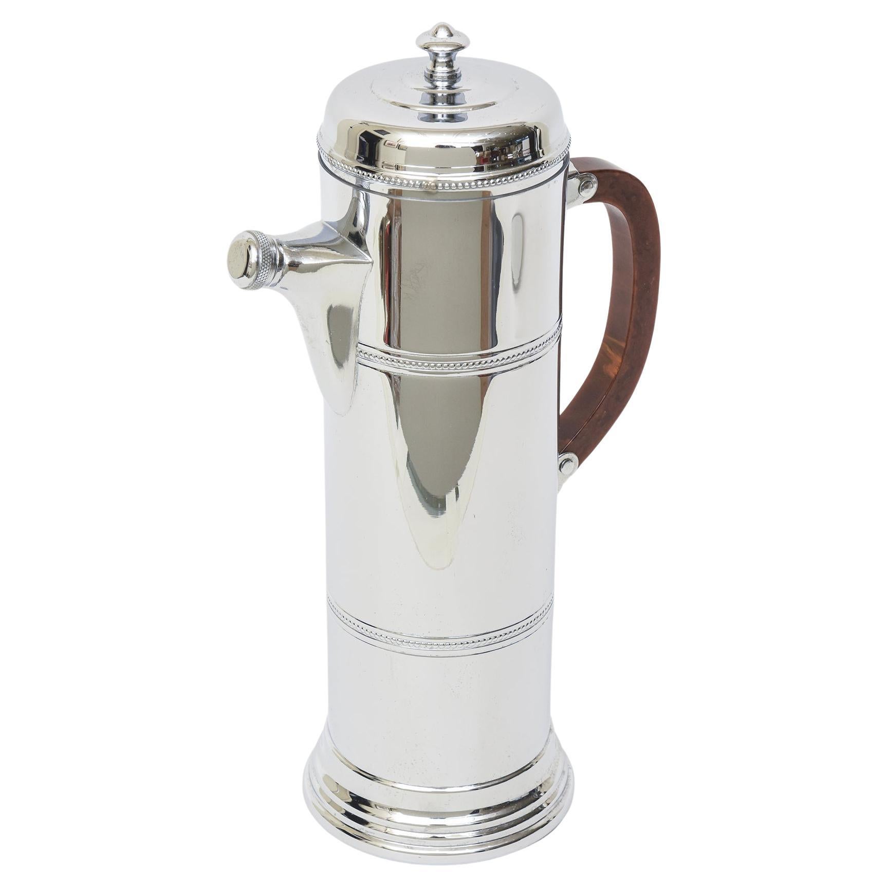 Vintage Chrome Cocktail Shaker with Brown Bakelite Handle Barware For Sale