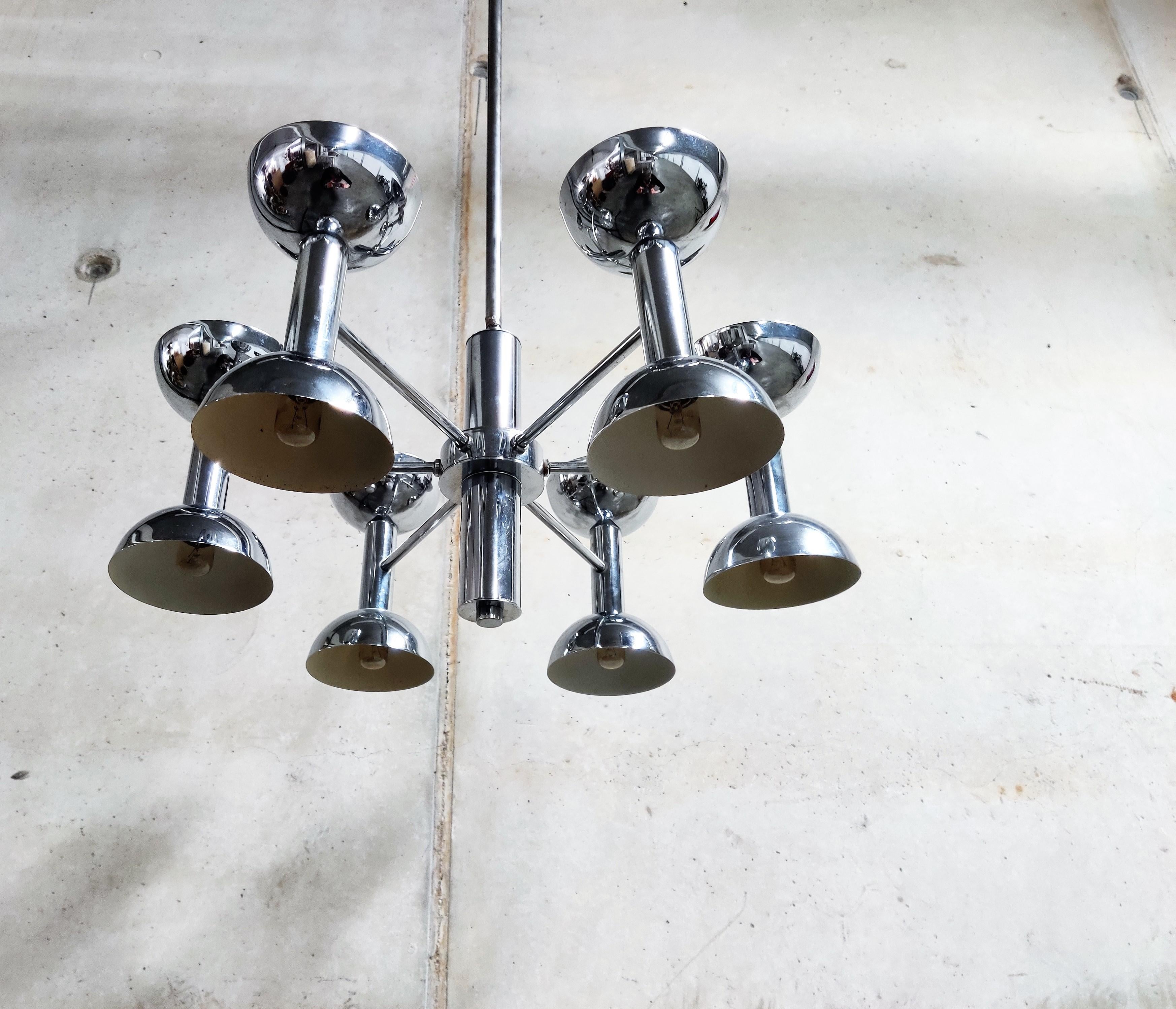 Beautiful and unique midcentury chrome 'diabolo' chandelier with 12 light points

The diabolos can be adjusted.

Tested and ready to use with E14 light bulbs.

1960s, Italy

Dimensions:
Height 96cm/37.79