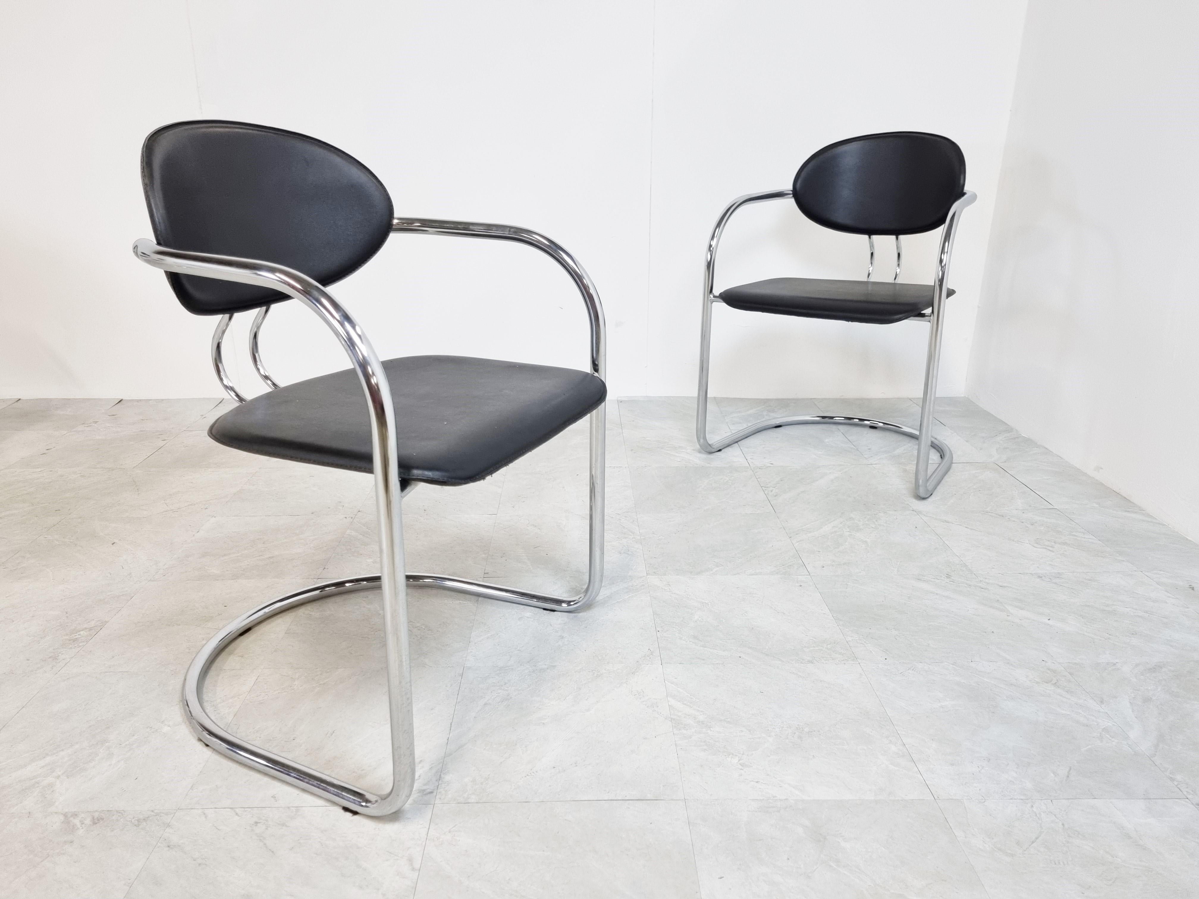 Tubular chrome and black leather cantilever italian dining chairs.

Beautifully shaped tubular frame with a nicely designed backrest.

1970s, Italy

Good overall condition with normal age related wear.

Dimensions:

Height:
