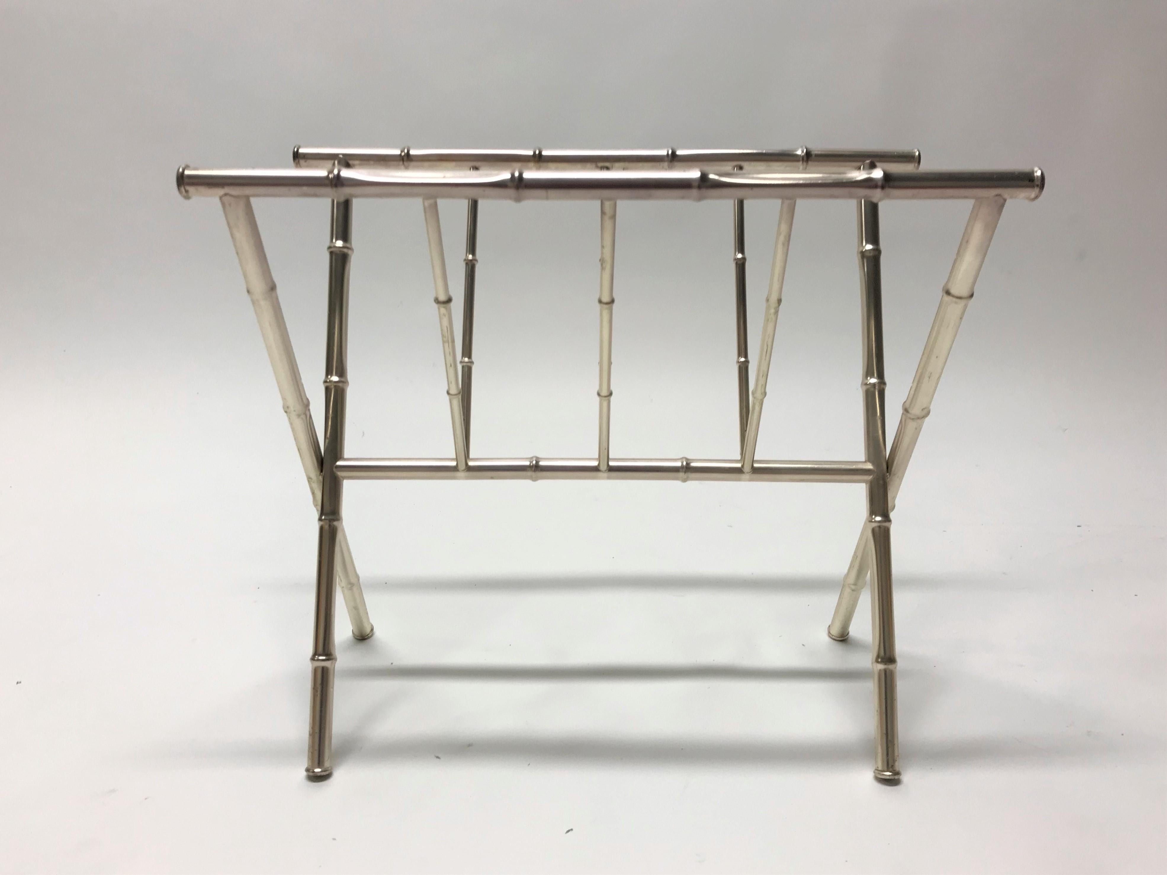 Midcentury Hollywood Regency faux bamboo magazine holder in chrome.

Good condition, slight patina adding to the authentic look.

Beautiful timeless piece.

France, 1970s.

Dimensions:
Height 42cm/16'5