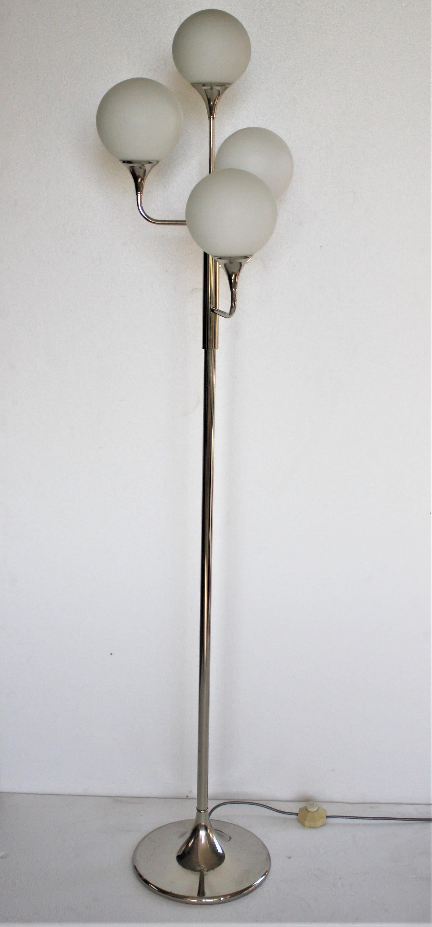 Mid-Century Modern chrome floor lamp with four white glass globe shades.

This 1960s lamp emits a warm light, creates a lovely atmosphere and has a timeless design.

The floor lamp is very much in the style of Stilnovo floor lamps.

Good