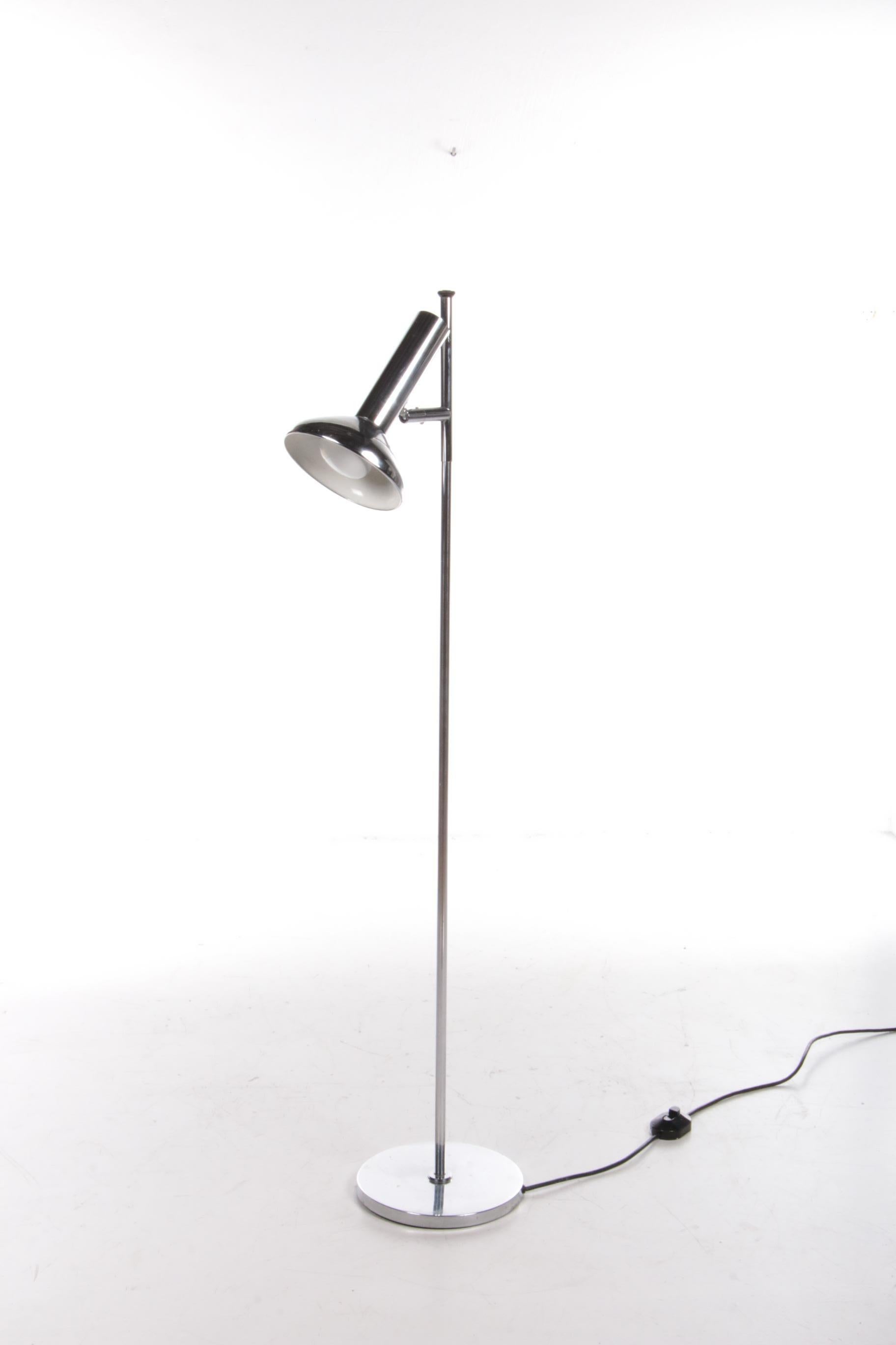 Vintage chrome floor lamp with adjustable spot, 1960s German.


This is a beautiful chrome floor lamp with adjustable spot.

Made of chrome.

Very nice quality for this lamp from the 1960s,

Has withstood the test of time very well and has