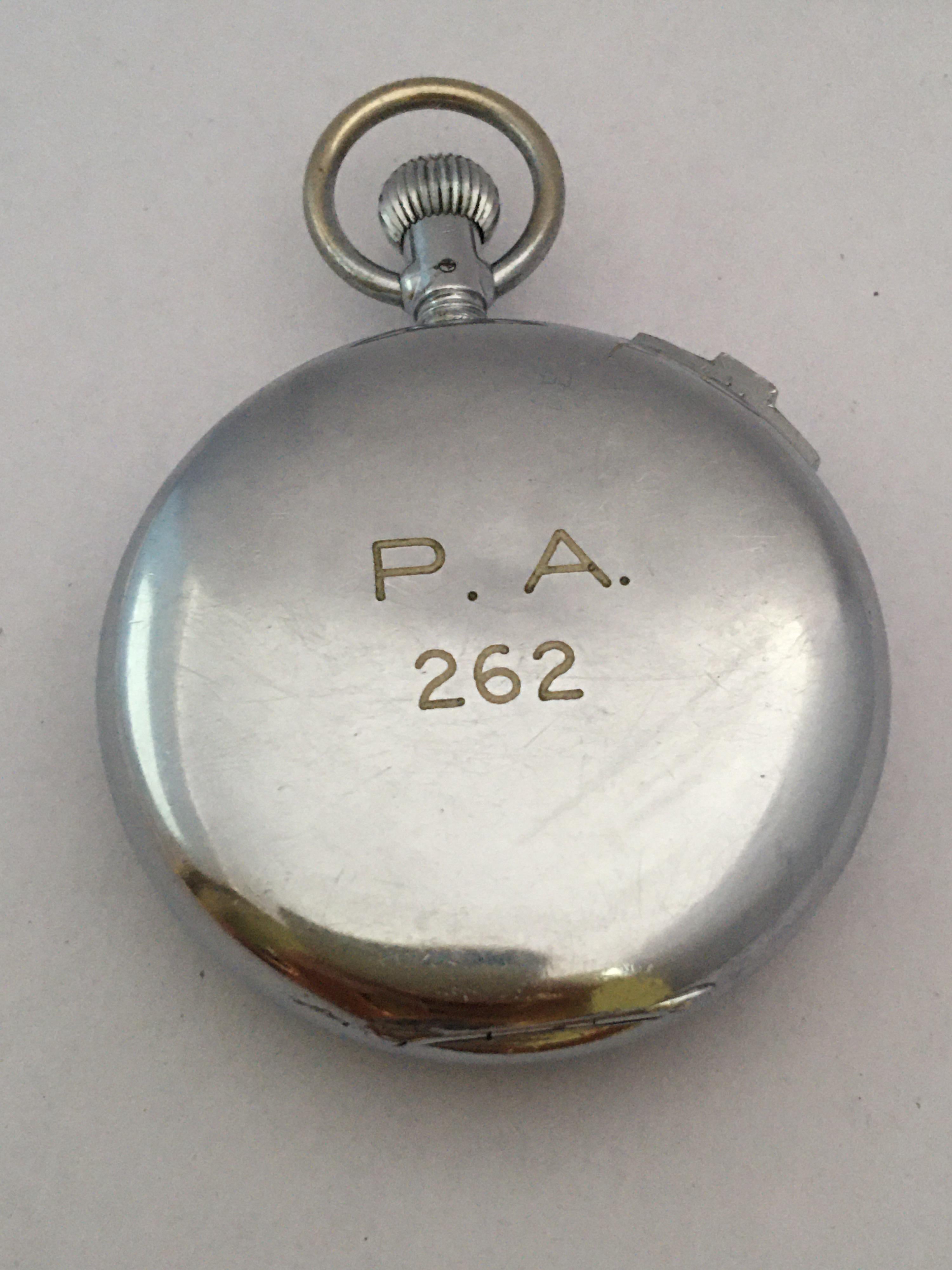 Diese schöne Vintage-Handaufzug Stoppuhr wurde von der Top Londoner Juweliere GARRARD verkauft. Sie stammt aus den 1960er Jahren. Sie ist auf dem Zifferblatt mit GARRARD Swiss Made signiert. Es ist auf der guten Qualität Bewegung Swiss made Nr. 3364