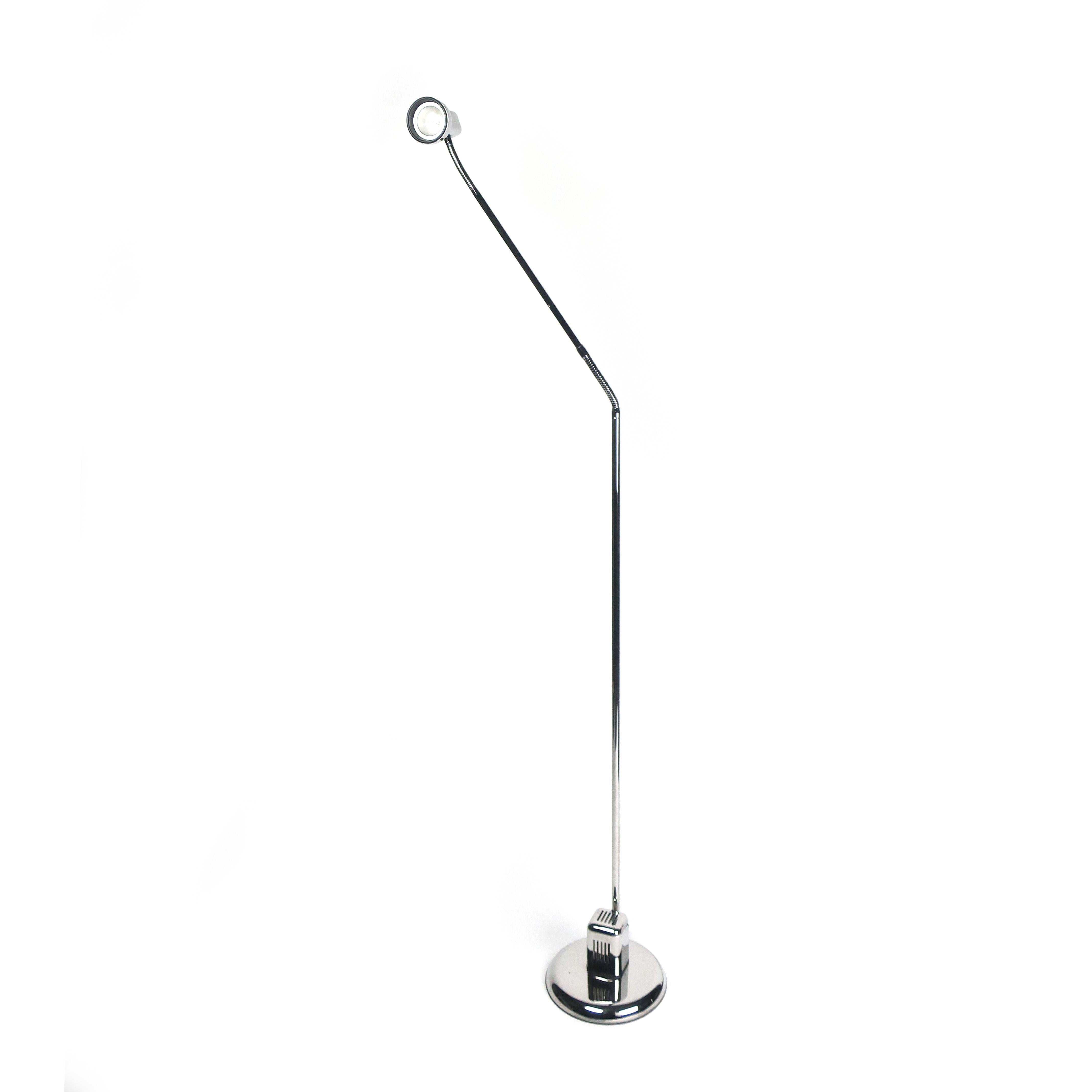 Vintage Chrome Gooseneck Reading Lamp by Vrieland Design In Good Condition For Sale In Brooklyn, NY