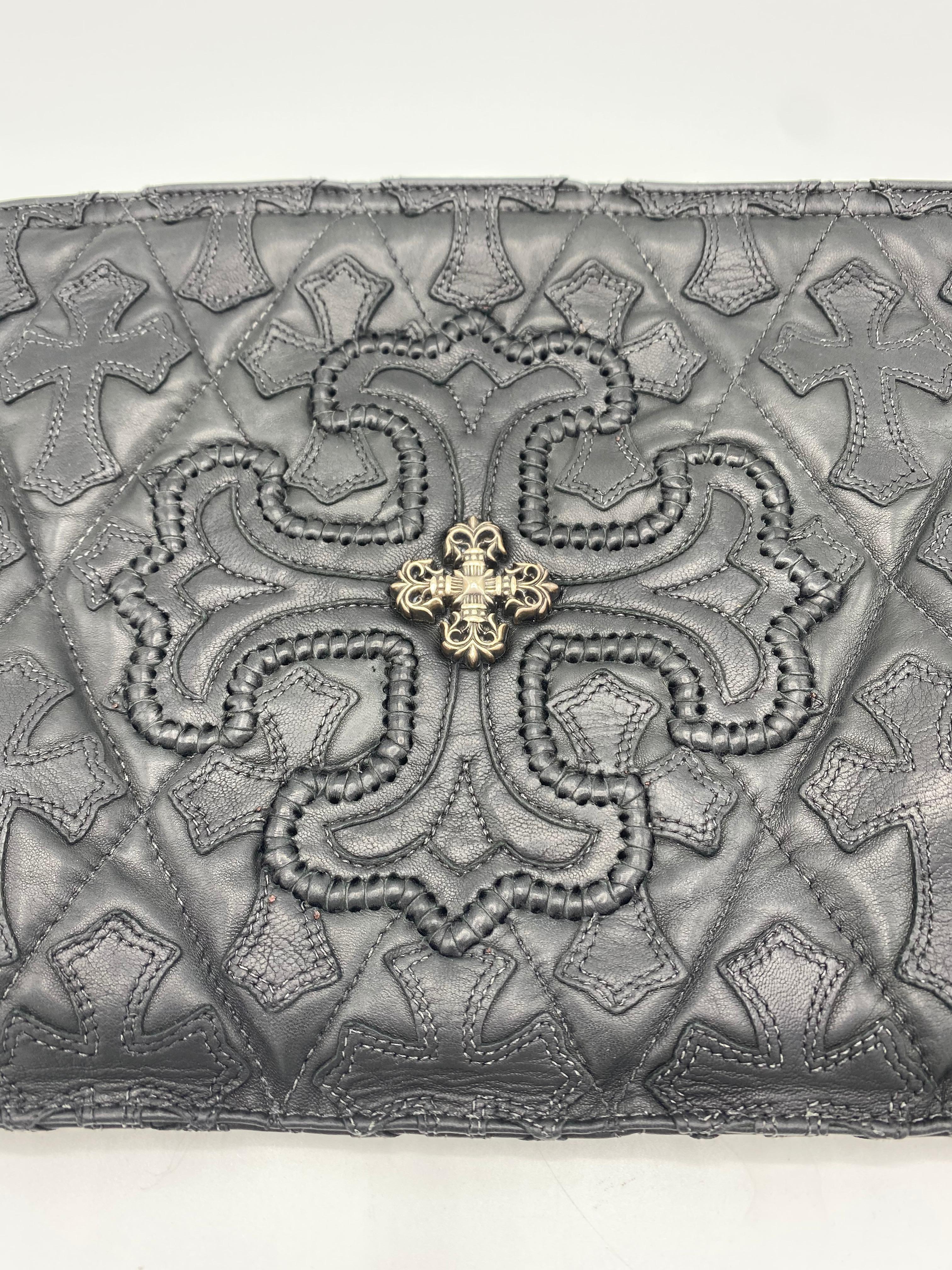 Product details:

The clutch features black leather with sterling silver hardware details, embroidered with the signature crosses, inner zip pocket, outer zip closure, comes with the dust bag.
