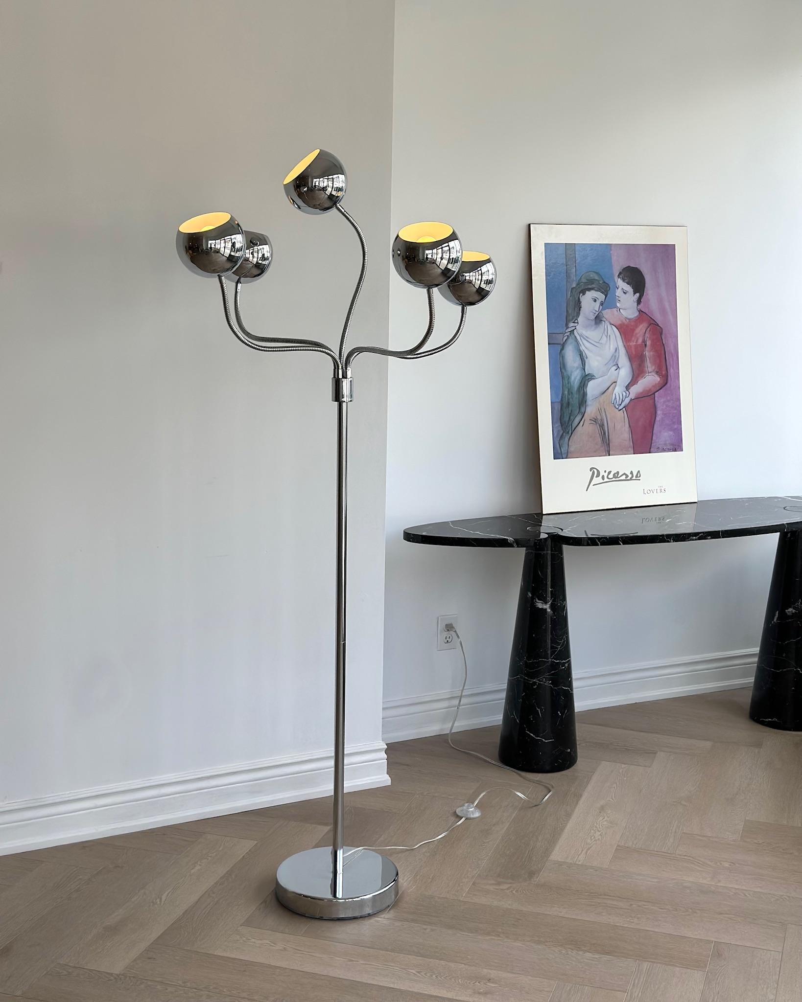 Excellent condition. Little to no signs of wear. Chrome gooseneck shaft that can be swivelled and turned. 5 independent globes. Reconfigure the arms in any desired style for a different look. A unique and conversation-starting piece. 