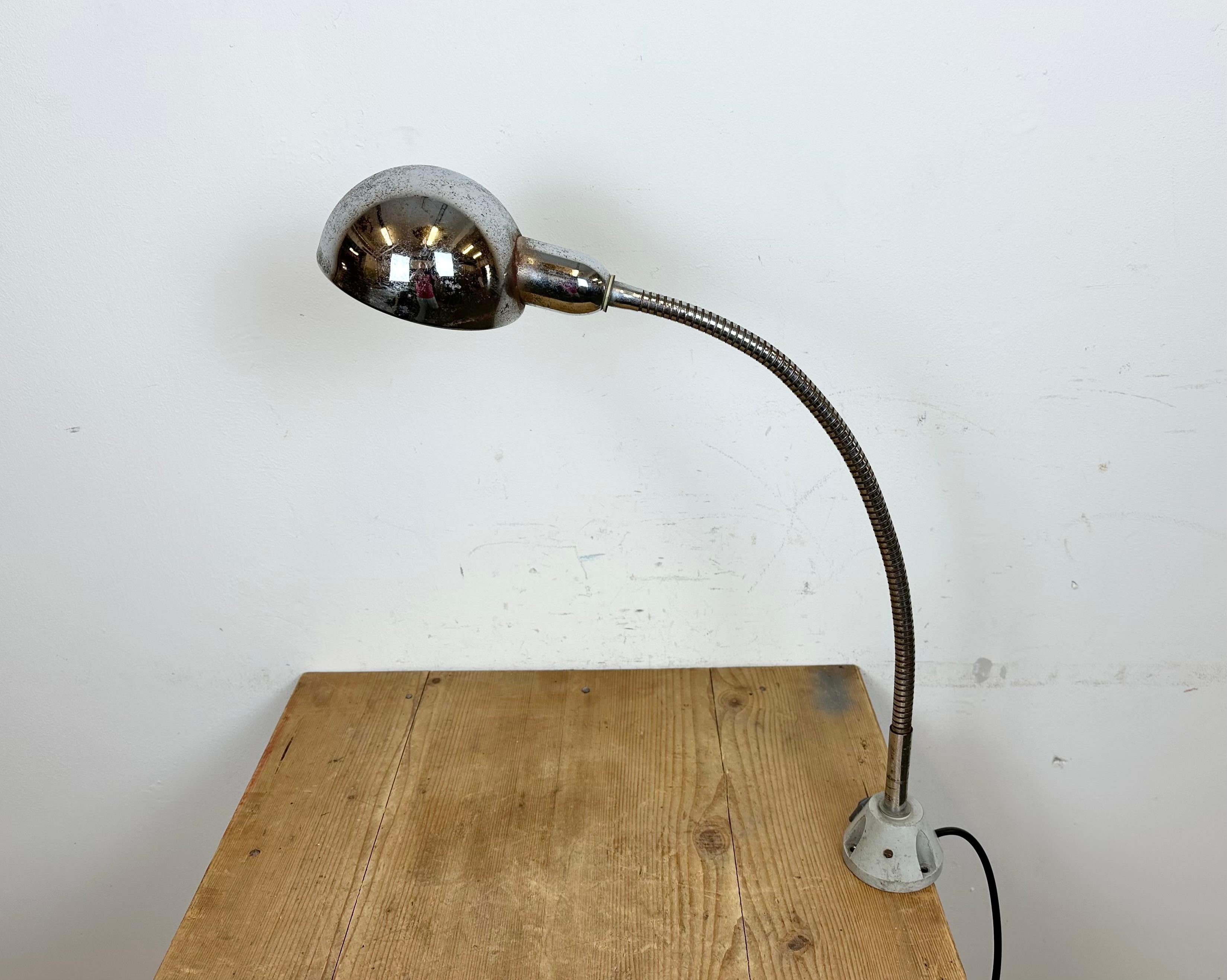 Vintage Chrome Italian Gooseneck Table Lamp, 1960s For Sale 1