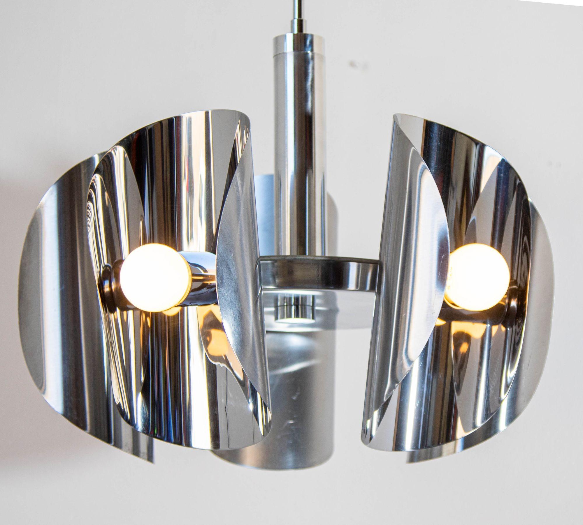Italiano Lampada cromata vintage Lampadario Space Age a 5 luci in acciaio anni '70 in vendita