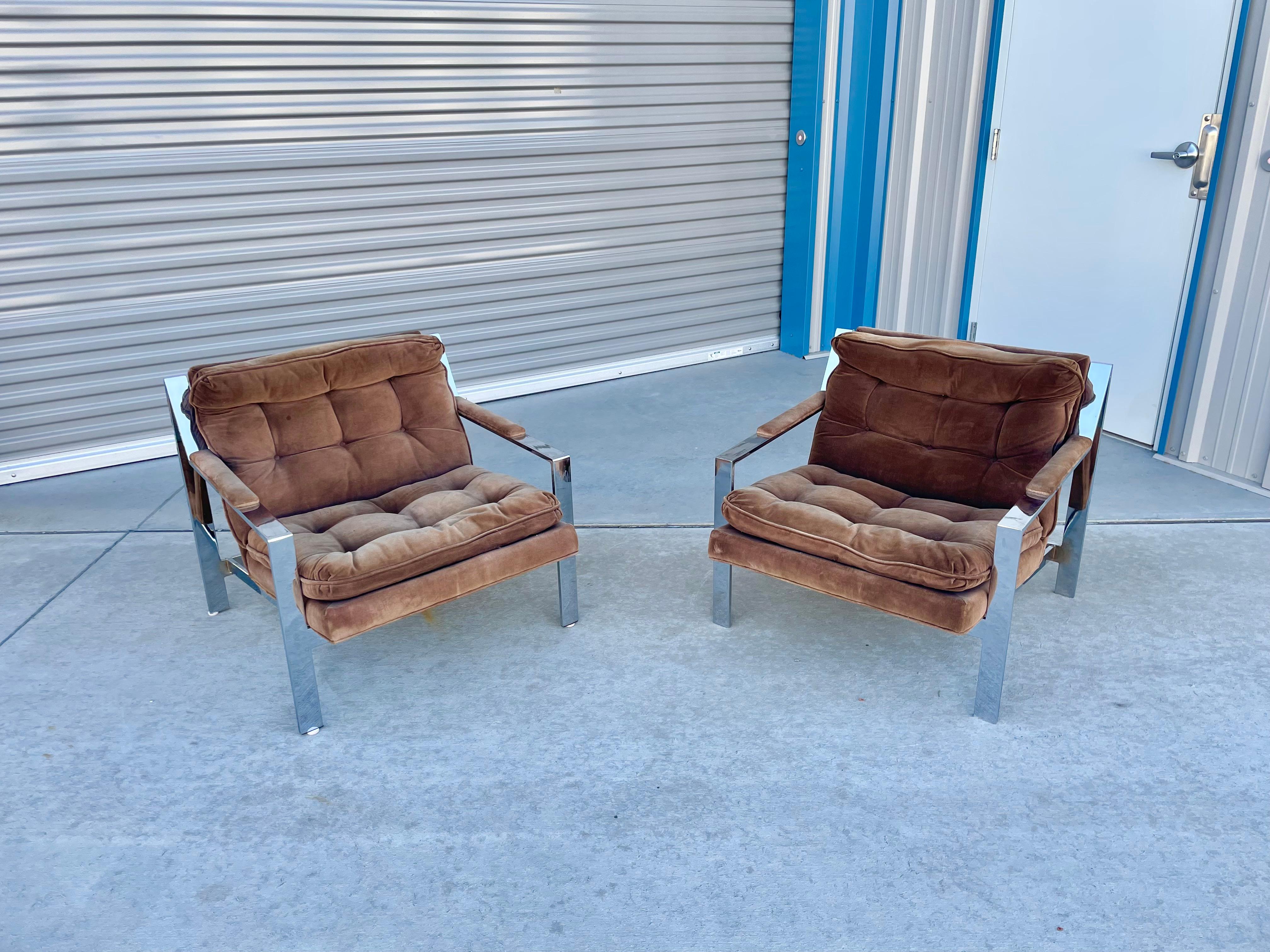 Stunning pair of vintage chrome lounge chairs designed by Cy Mann manufactured in the United States, circa 1970s. The chairs feature a fully chromed frame that stands out for its elegant architecture and sleek design. These chairs are also very