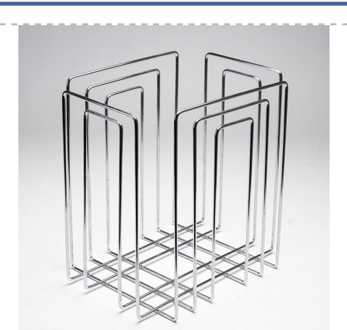 Willi Glaeser for Thomas Merlo & Partner, magazine holder, chromed steel, Switzerland, 1970- ies. Structure made of chrome-plated steel wires, embossed on the side.

Additional information:
Material: Steel, Chrome-plated
Dimensions: W 37 x D