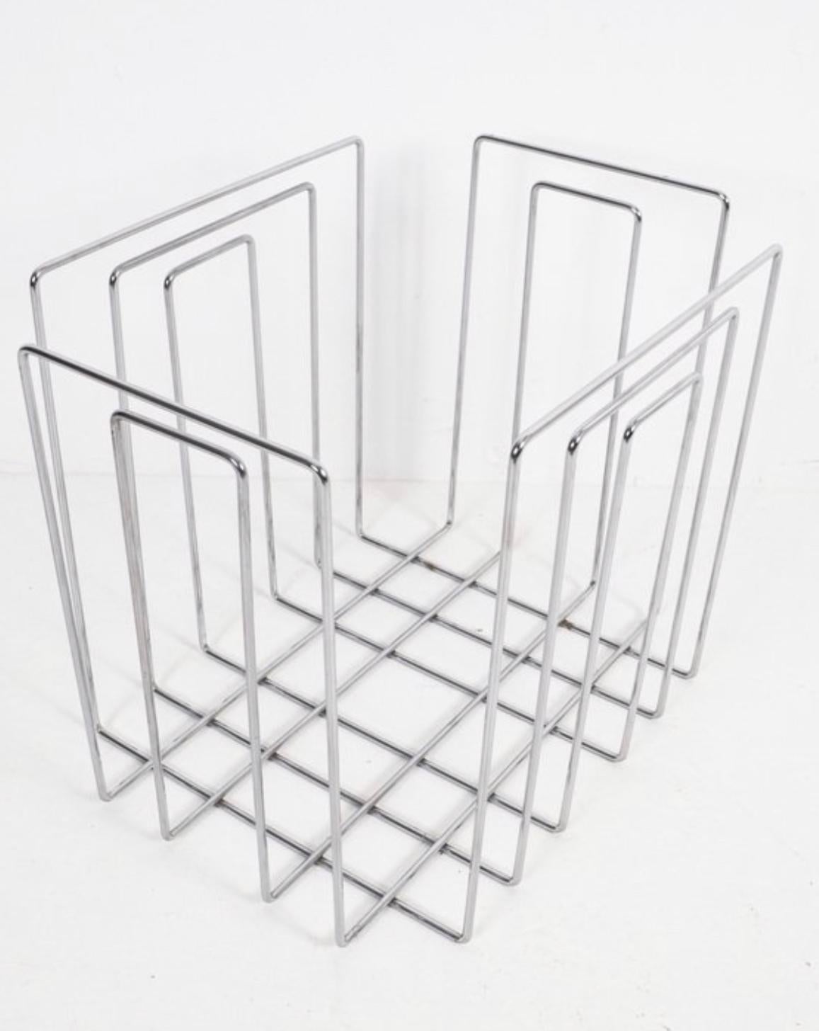 Swiss Vintage Chrome Plated Magazin Rack, by Willy Glaeser for TMP, Switzerland, 1970s For Sale