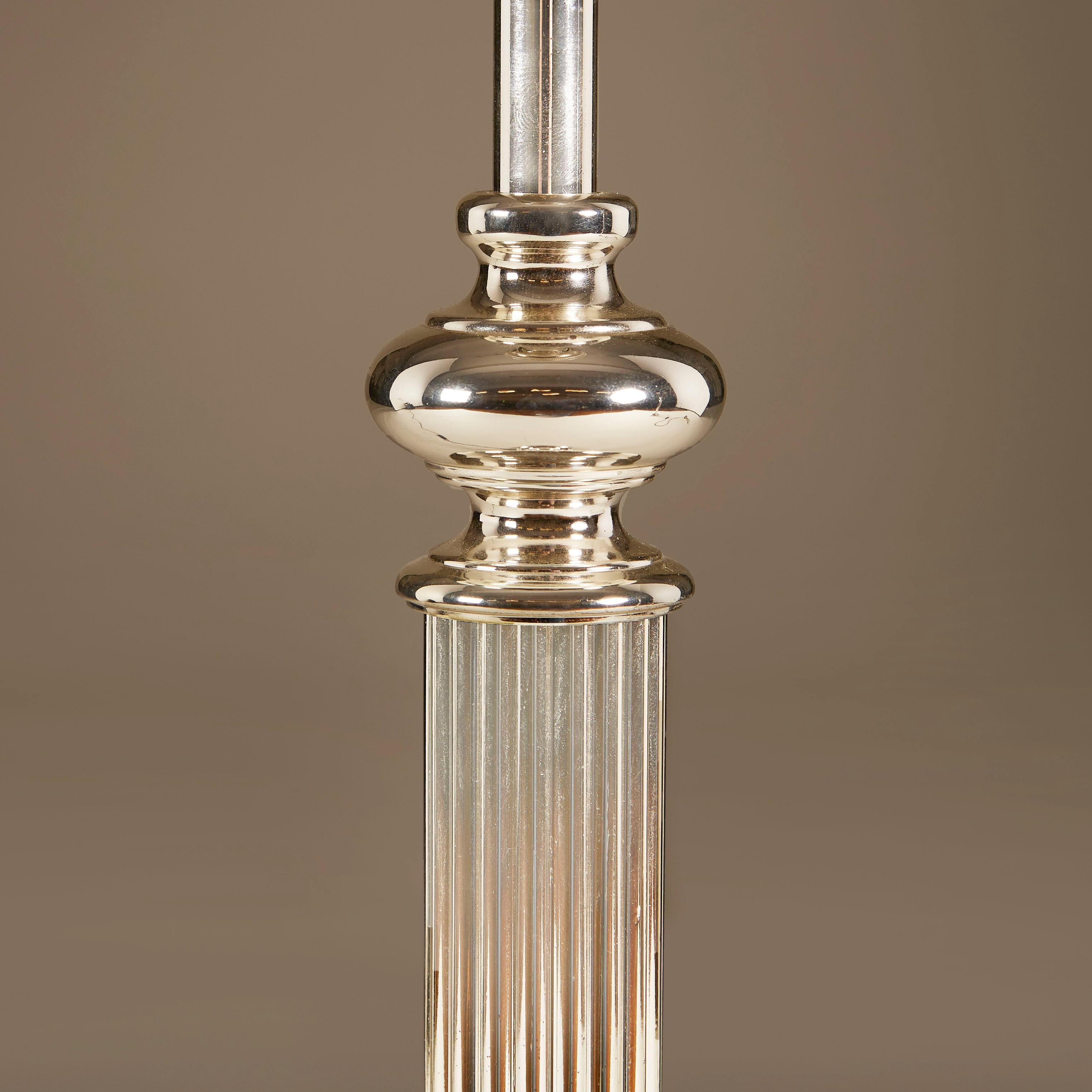 Cromo Lampade da tavolo cromate d'epoca con base decorativa a gradini, anni '80, coppia in vendita
