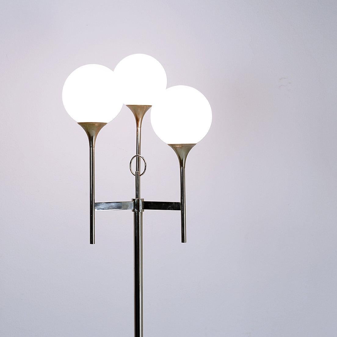 Italian 3-Light Floor Lamp by Gaetano Sciolari for Mazzega, 1970s
Elegant Italian three-light floor lamp in Mid-Century Modern style, by Gaetano Sciolari, from the 1970s. Chrome frame and Opaline glass globes
Timeless Design - Vintage - Floor