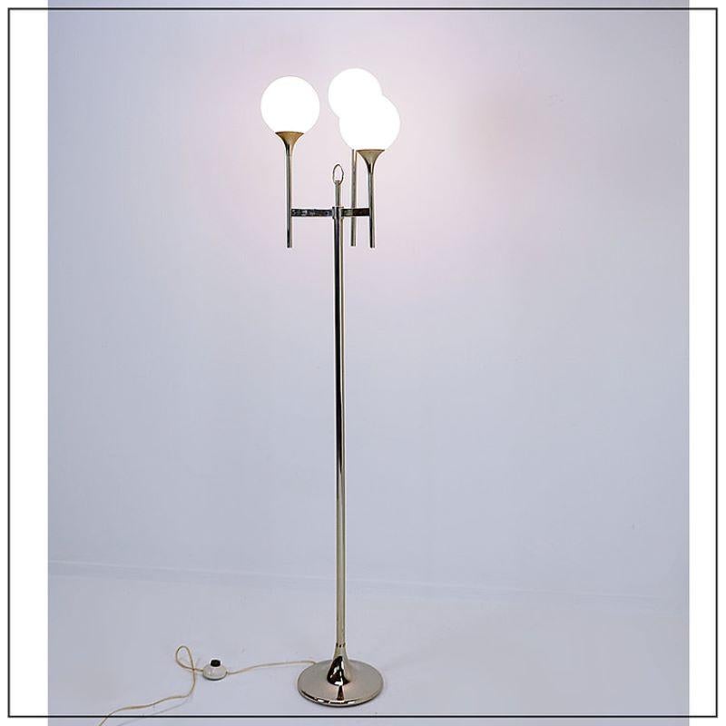 Floor lamp with round opaline glass sphere and chrome footing, made by Sciolari lighting, an editor founded by mid-century Italian lighting designer and entrepreneur Angelo Gaetano Sciolari. He became very popular in the United States during the