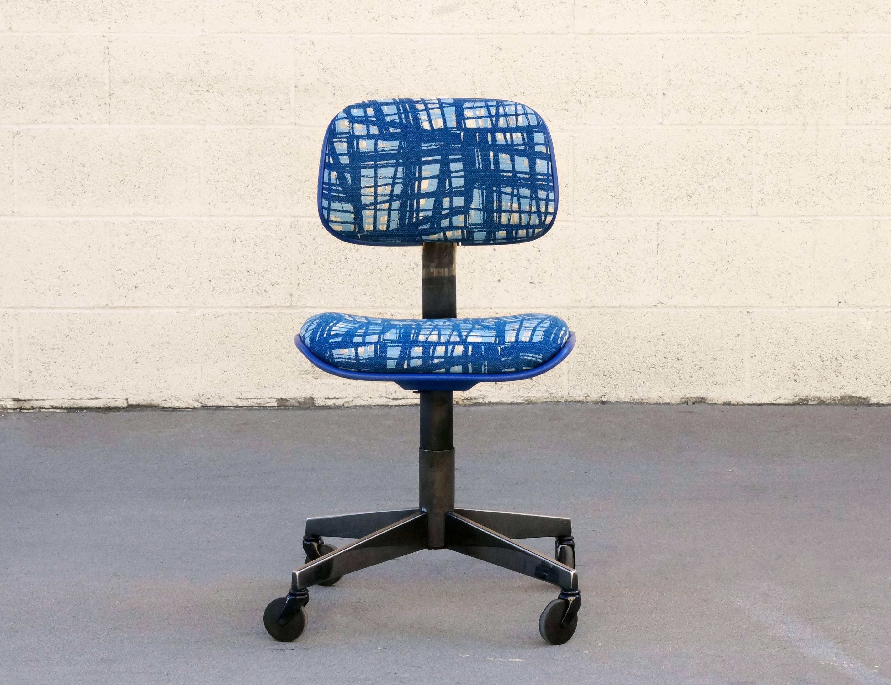Good looking vintage task chair by Steelcase. Features blue bucket seat, chrome base and new 