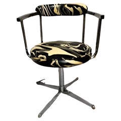 Mid Century Chrom-Drehstuhl mit abstraktem Stoff