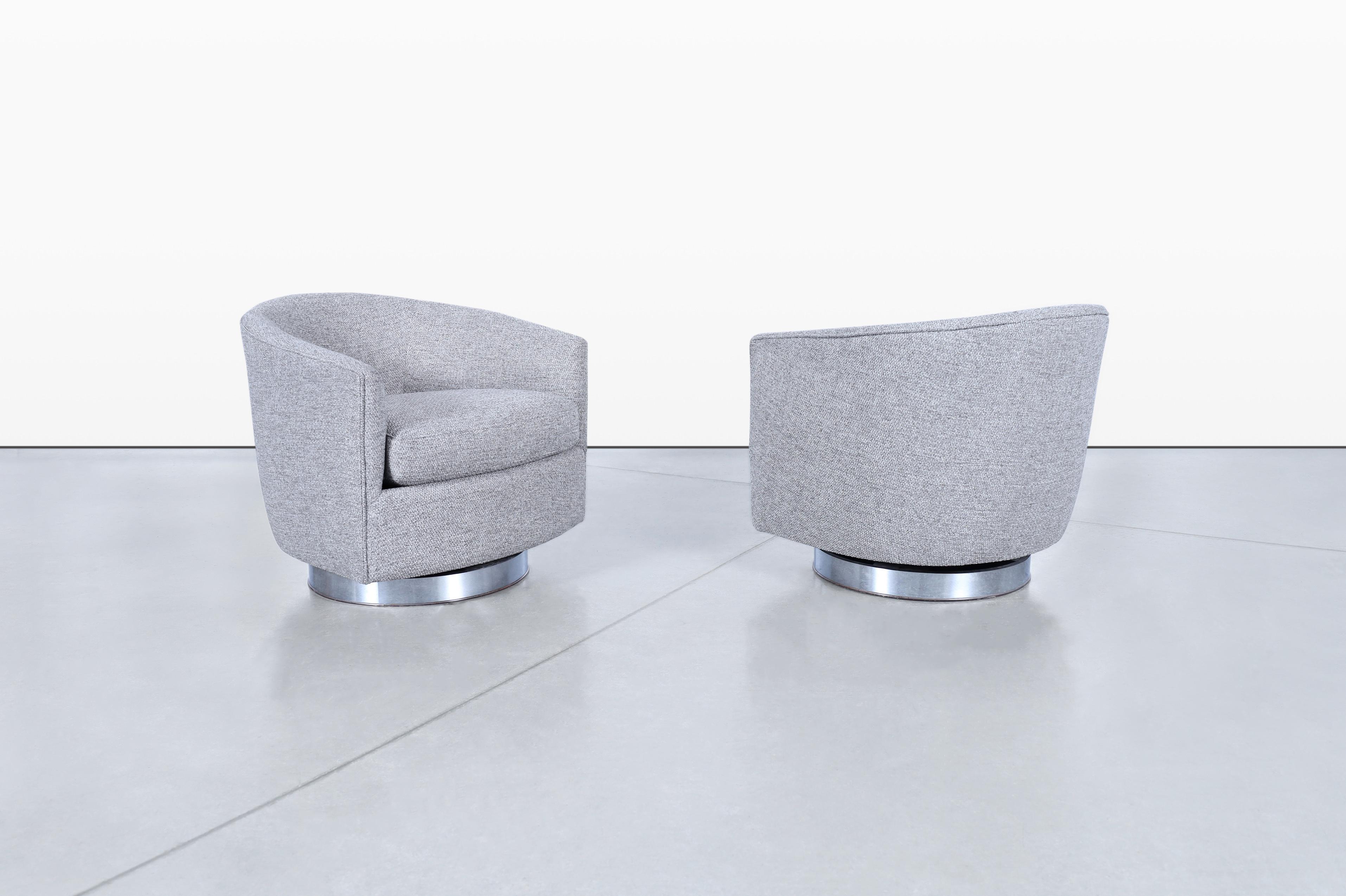 Mid-Century Modern Vintage Chrome Swivel Lounge Chairs by Milo Baughman for Thayer Coggin For Sale