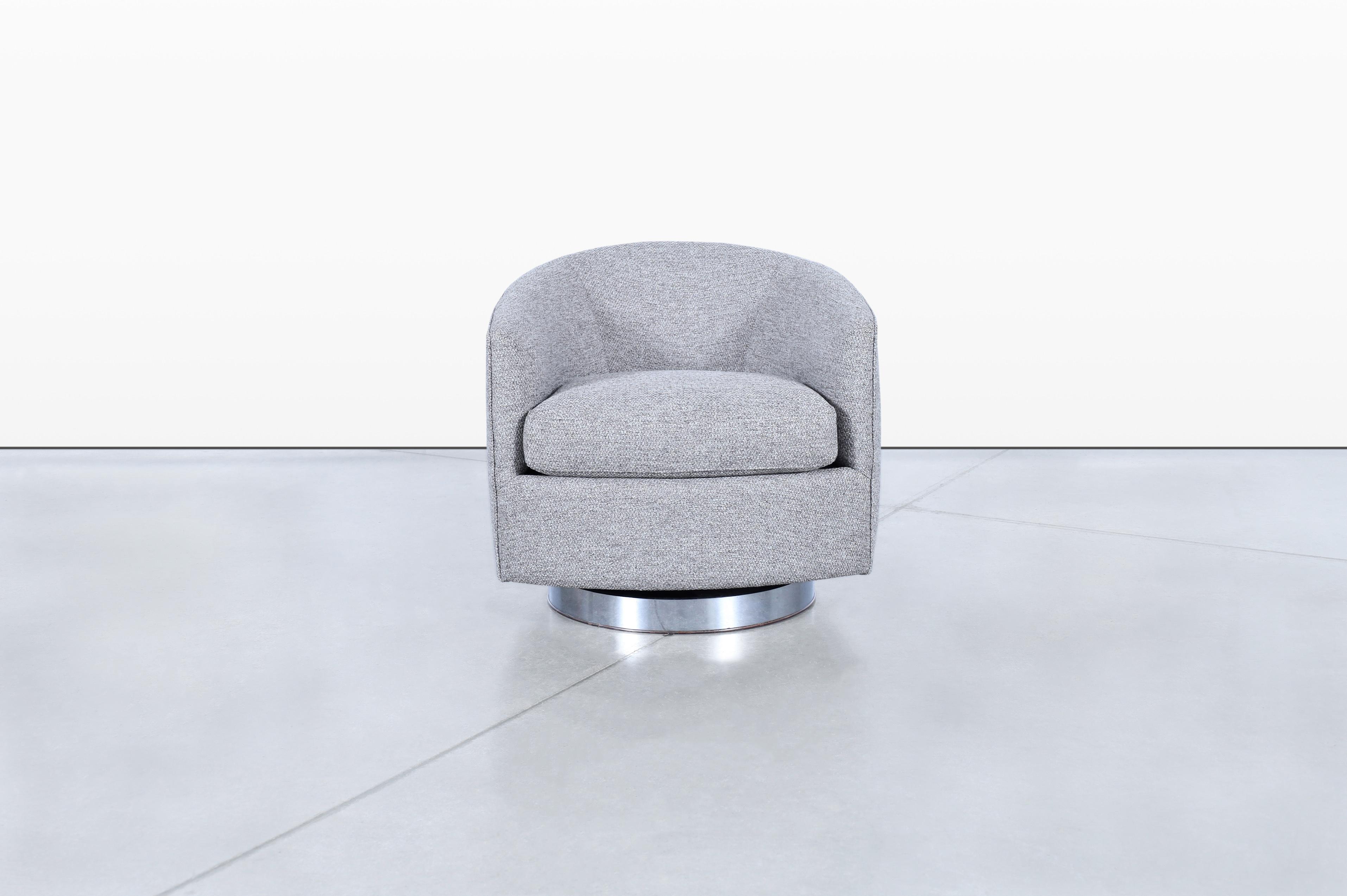Late 20th Century Vintage Chrome Swivel Lounge Chairs by Milo Baughman for Thayer Coggin For Sale