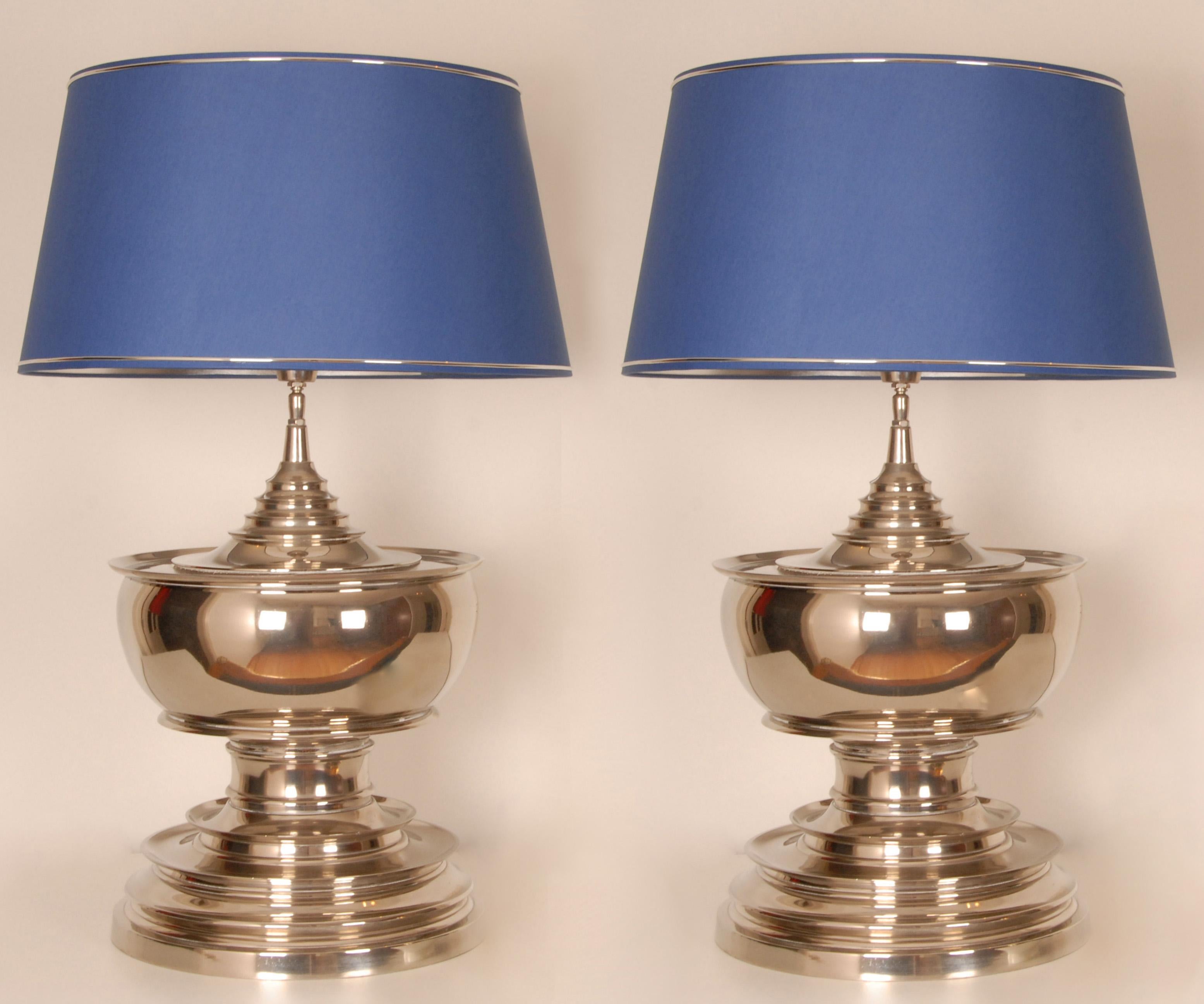 Lámparas de mesa de cromo vintage Lámparas de cromo pulido azul Modernas un par en venta 4