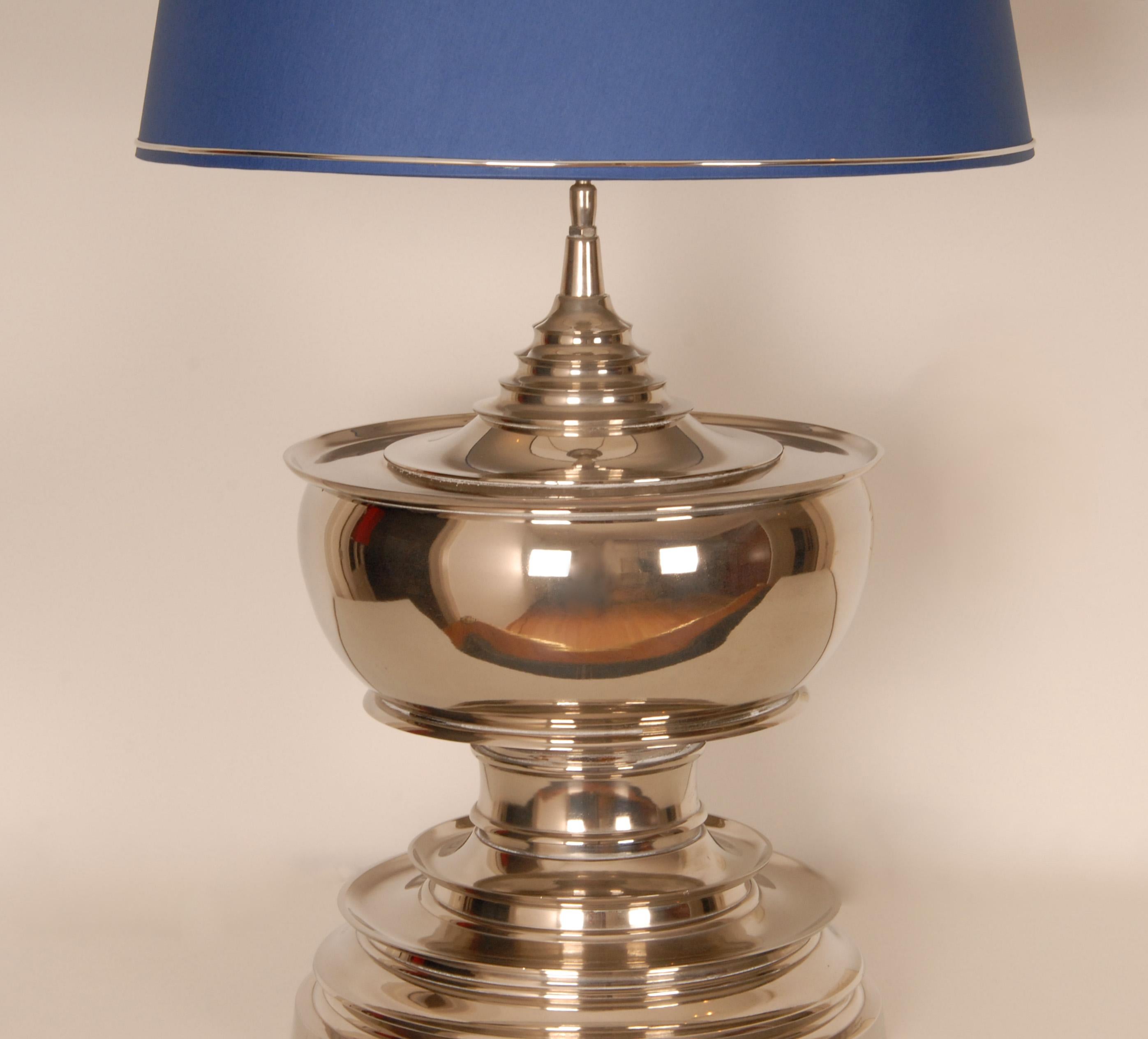 Lámparas de mesa de cromo vintage Lámparas de cromo pulido azul Modernas un par siglo XX en venta