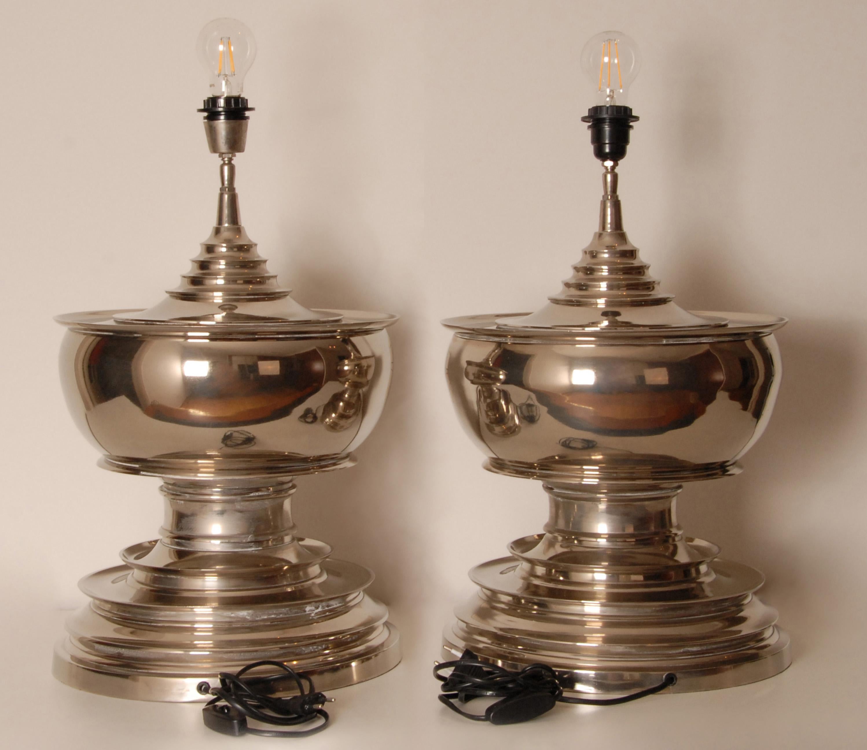 Lámparas de mesa de cromo vintage Lámparas de cromo pulido azul Modernas un par en venta 2