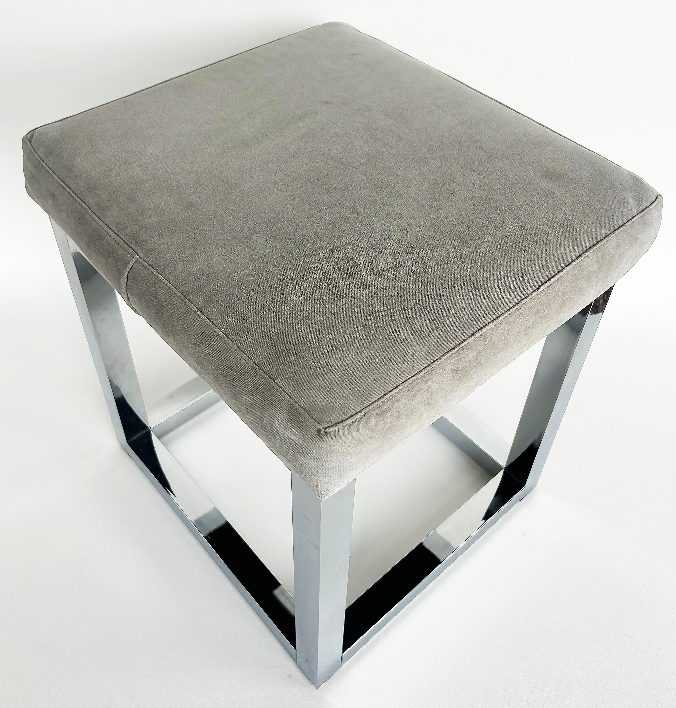 Americano Sgabello imbottito cromato d'epoca, stile moderno di metà secolo in vendita