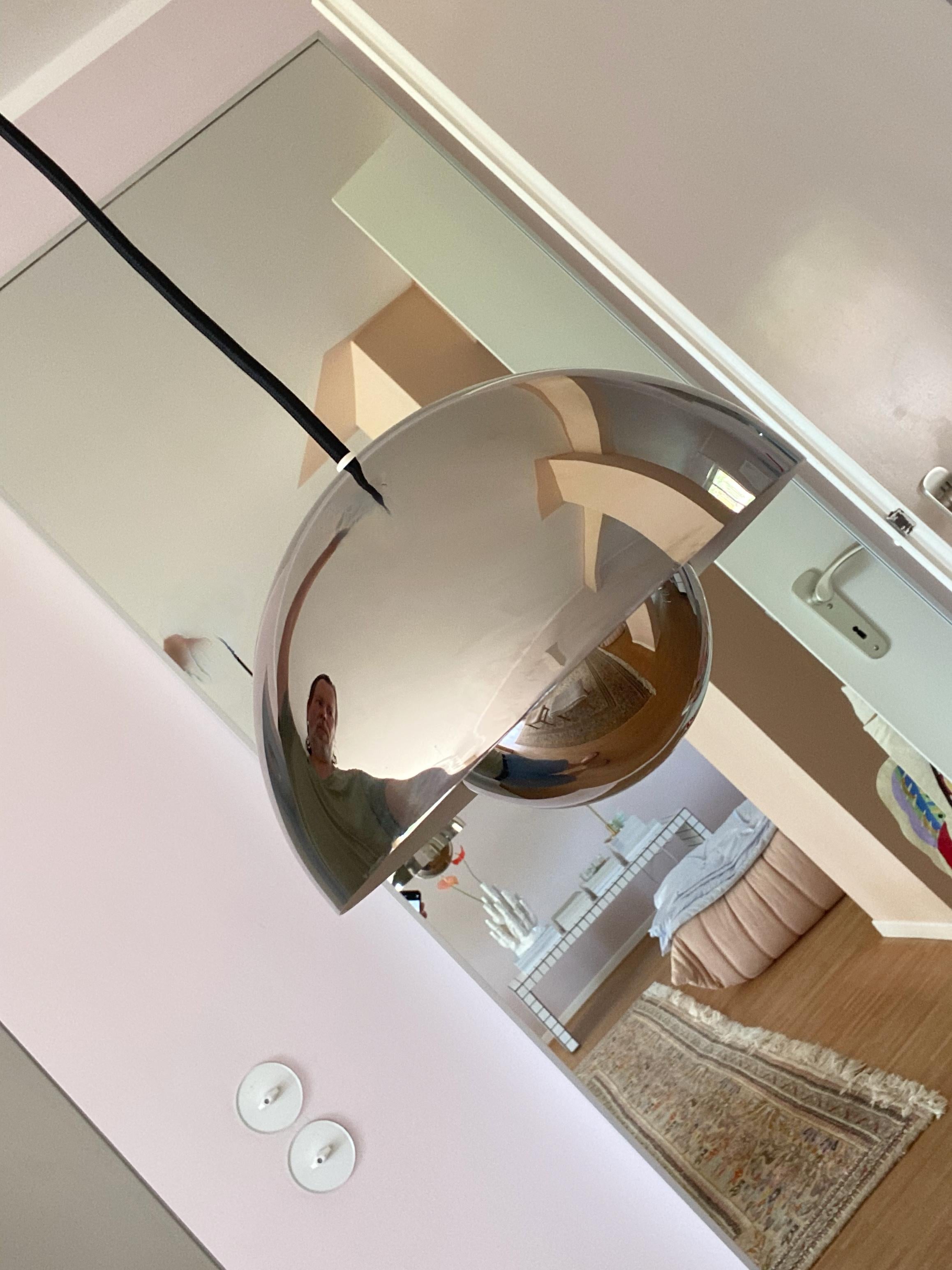 Lampe à suspension vintage chromée Verner Panton en forme de pot de fleurs en émail de Louis Poulsen en vente 4