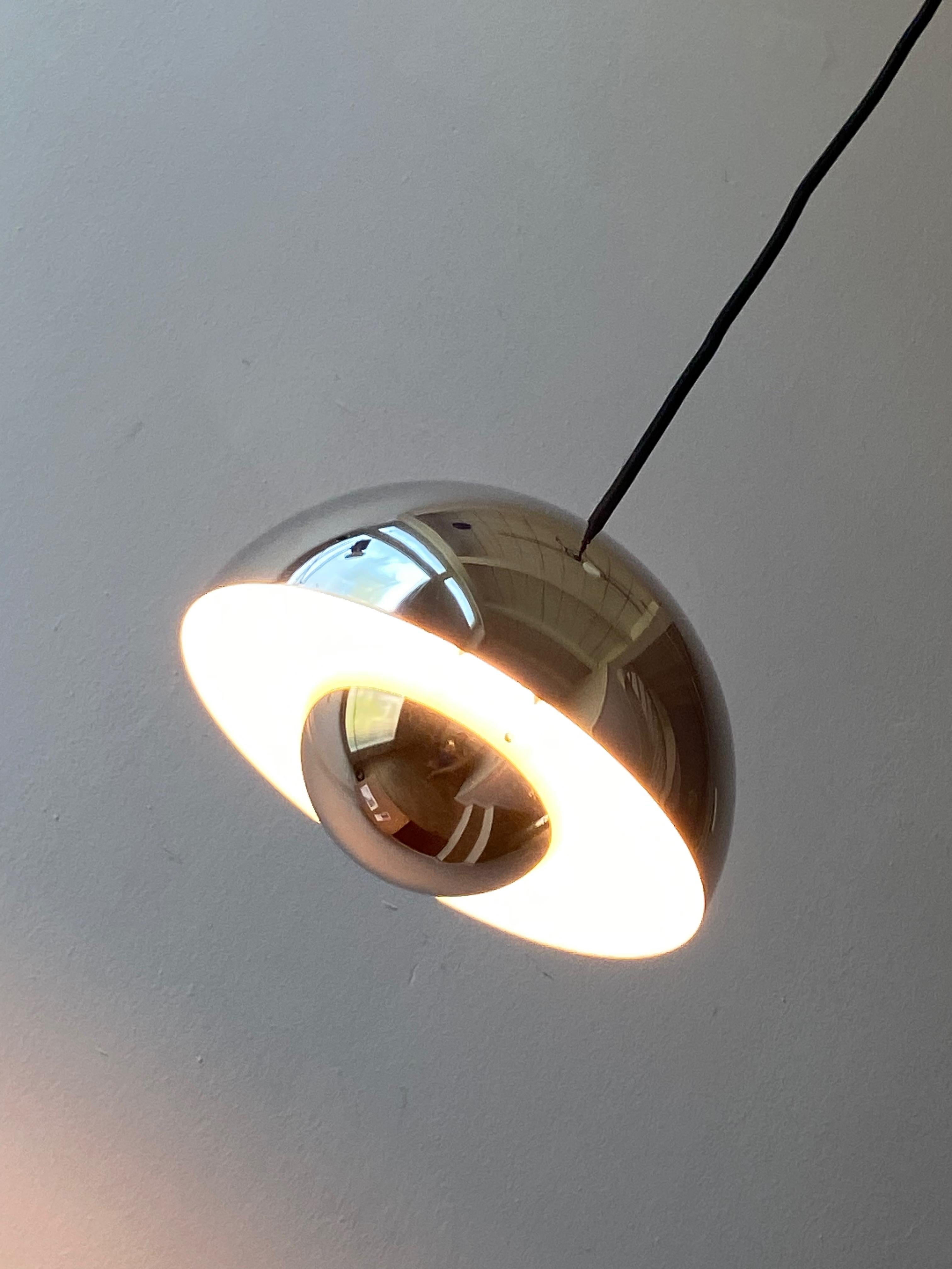 Lampe à suspension vintage chromée Verner Panton en forme de pot de fleurs en émail de Louis Poulsen en vente 1
